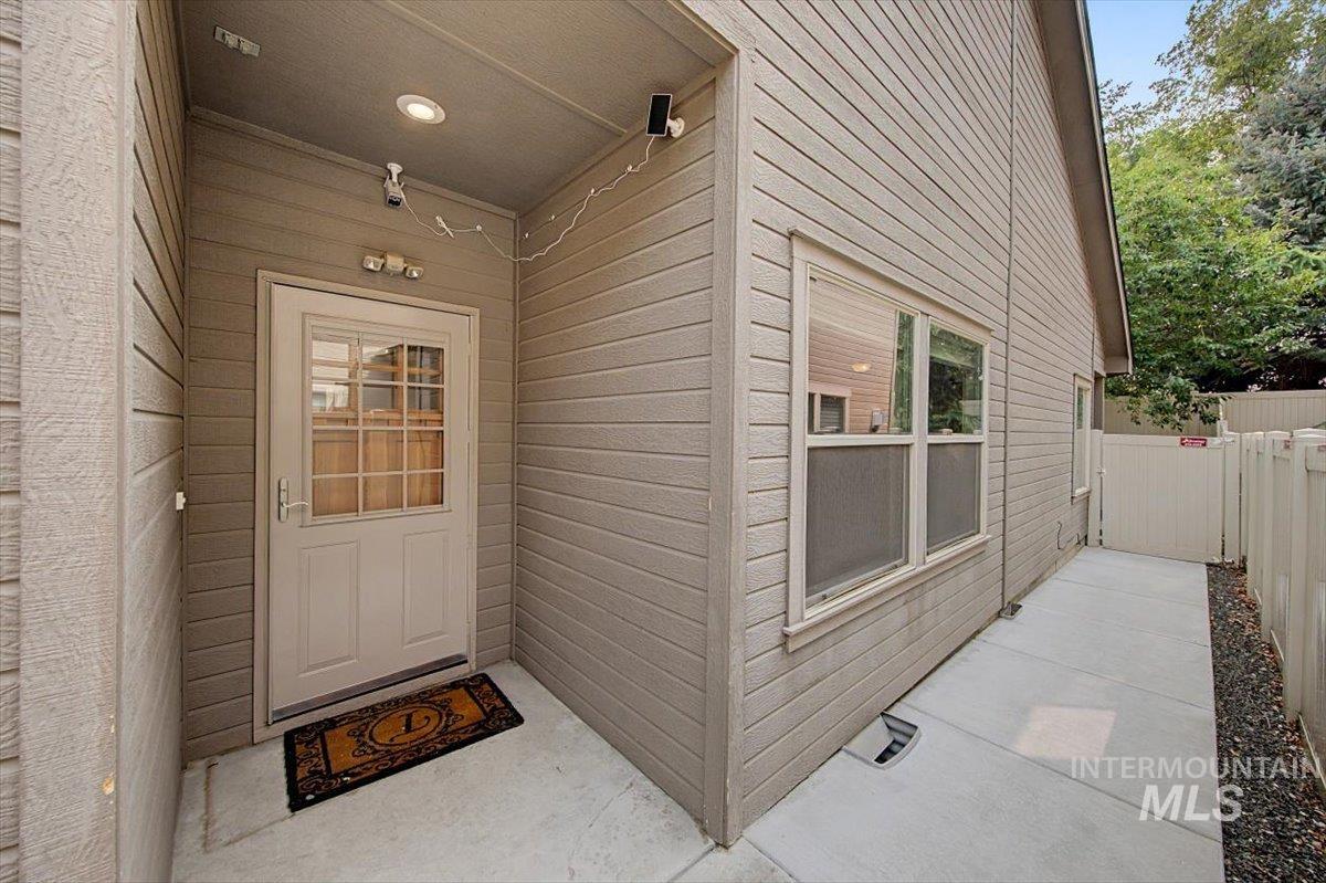 2561 E Satterfield Street, Meridian, Idaho 83646, 3 Bedrooms, 2 Bathrooms, Residential For Sale, Price $430,000,MLS 98996856