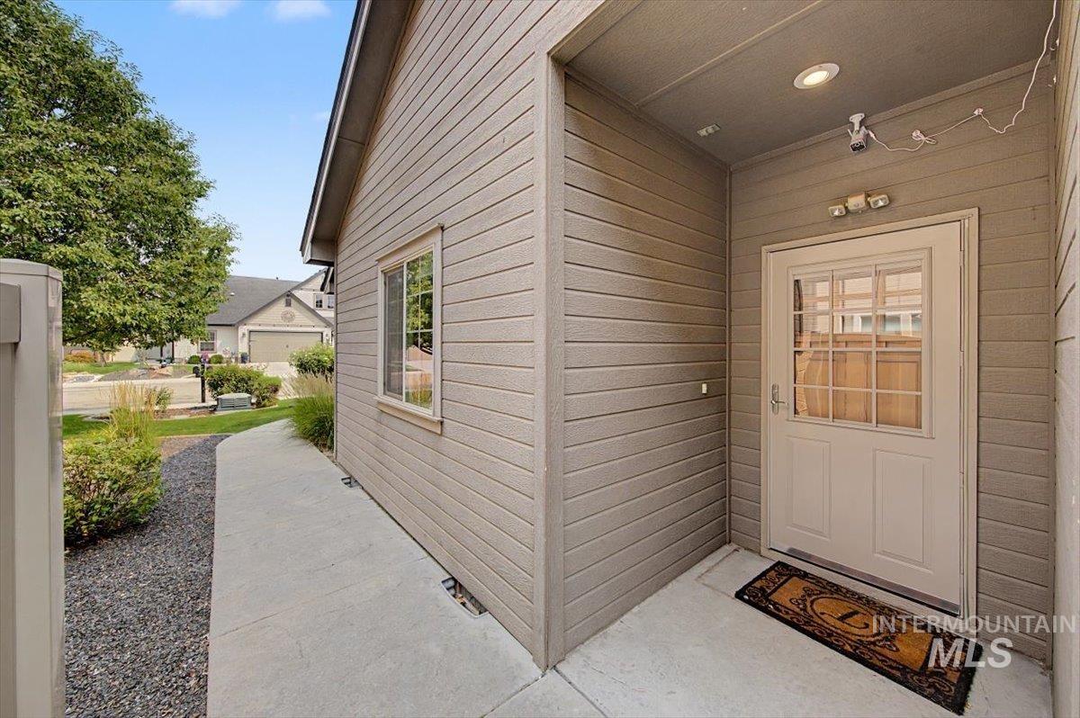 2561 E Satterfield Street, Meridian, Idaho 83646, 3 Bedrooms, 2 Bathrooms, Residential For Sale, Price $430,000,MLS 98996856