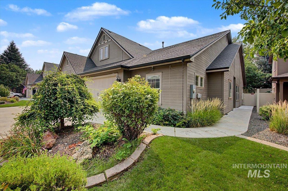 2561 E Satterfield Street, Meridian, Idaho 83646, 3 Bedrooms, 2 Bathrooms, Residential For Sale, Price $430,000,MLS 98996856
