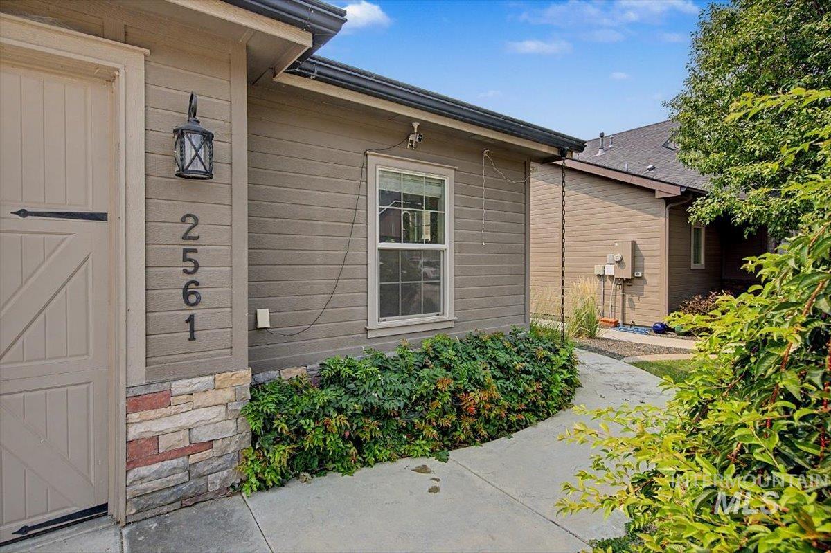 2561 E Satterfield Street, Meridian, Idaho 83646, 3 Bedrooms, 2 Bathrooms, Residential For Sale, Price $430,000,MLS 98996856