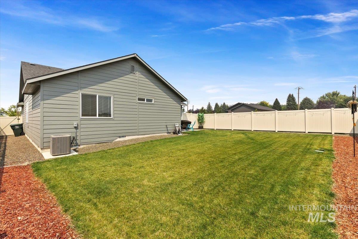 1532 N Coltsfoot Ave, Kuna, Idaho 83634, 3 Bedrooms, 2 Bathrooms, Residential For Sale, Price $420,000,MLS 98996857