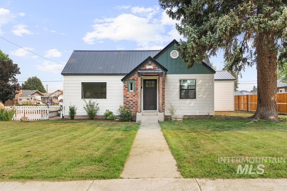 1505 1st Avenue S, Payette, Idaho 83661, 2 Bedrooms, 1 Bathroom, Residential For Sale, Price $299,000,MLS 98996862