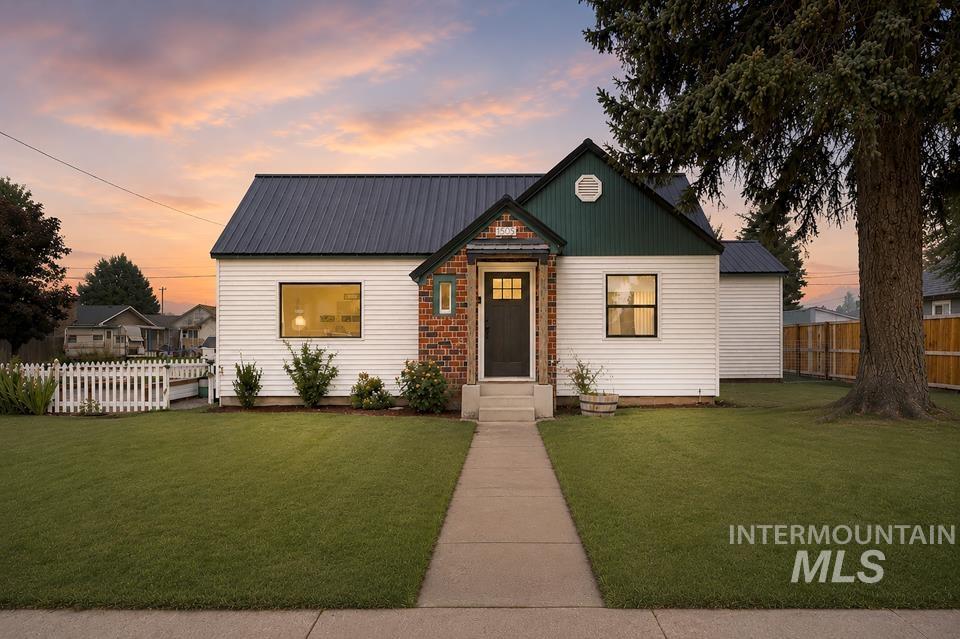 1505 1st Avenue S, Payette, Idaho 83661, 2 Bedrooms, 1 Bathroom, Residential For Sale, Price $299,000,MLS 98996862