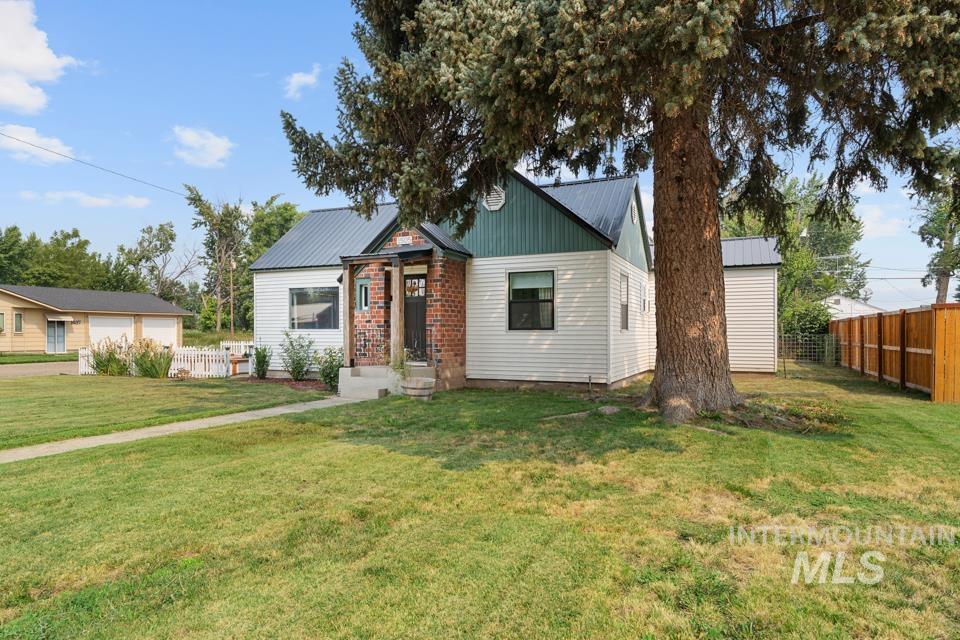 1505 1st Avenue S, Payette, Idaho 83661, 2 Bedrooms, 1 Bathroom, Residential For Sale, Price $299,000,MLS 98996862