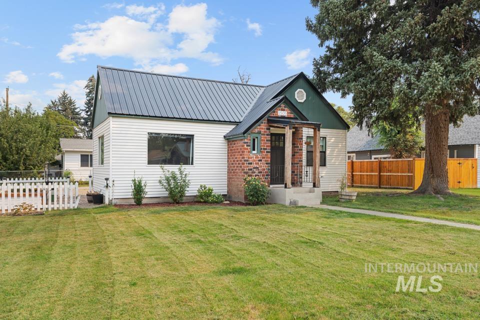 1505 1st Avenue S, Payette, Idaho 83661, 2 Bedrooms, 1 Bathroom, Residential For Sale, Price $299,000,MLS 98996862