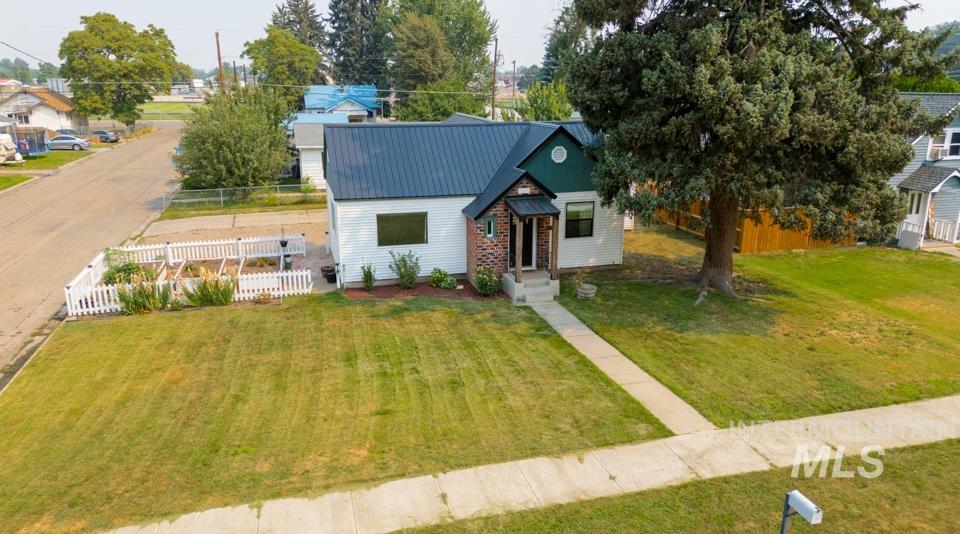 1505 1st Avenue S, Payette, Idaho 83661, 2 Bedrooms, 1 Bathroom, Residential For Sale, Price $299,000,MLS 98996862