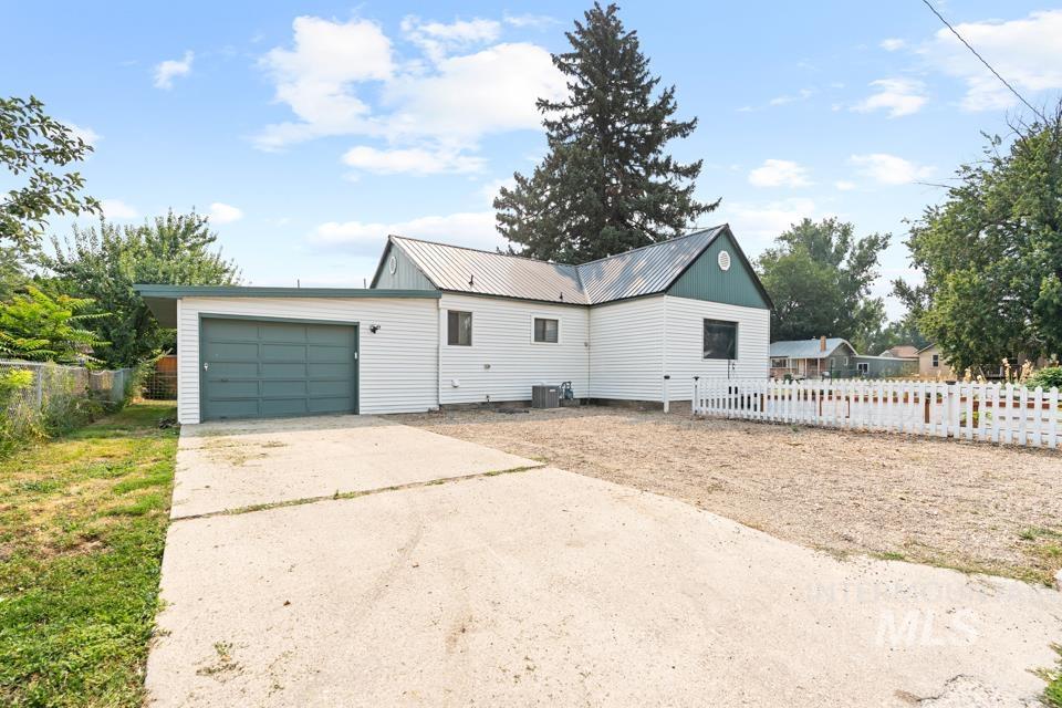 1505 1st Avenue S, Payette, Idaho 83661, 2 Bedrooms, 1 Bathroom, Residential For Sale, Price $299,000,MLS 98996862