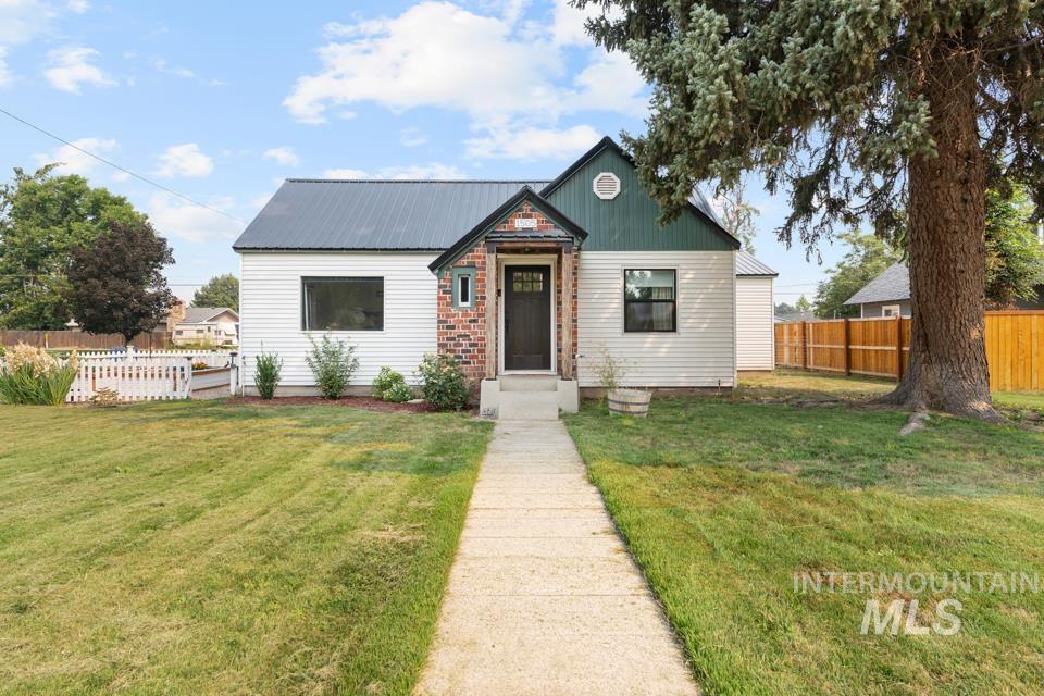 1505 1st Avenue S, Payette, Idaho 83661, 2 Bedrooms, 1 Bathroom, Residential For Sale, Price $299,000,MLS 98996862