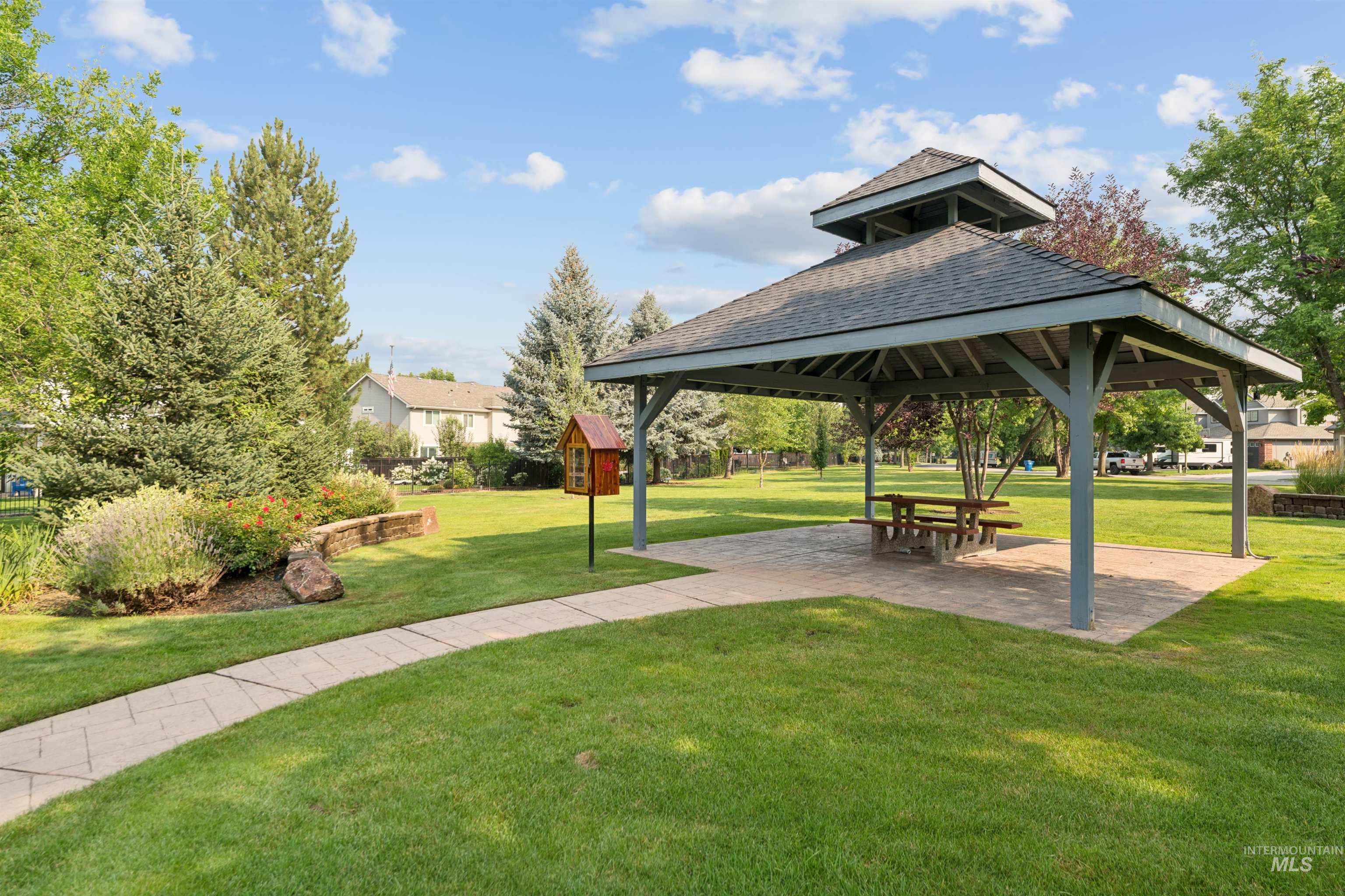 1199 N Macaile, Eagle, Idaho 83616, 4 Bedrooms, 3 Bathrooms, Residential For Sale, Price $839,000,MLS 98996863