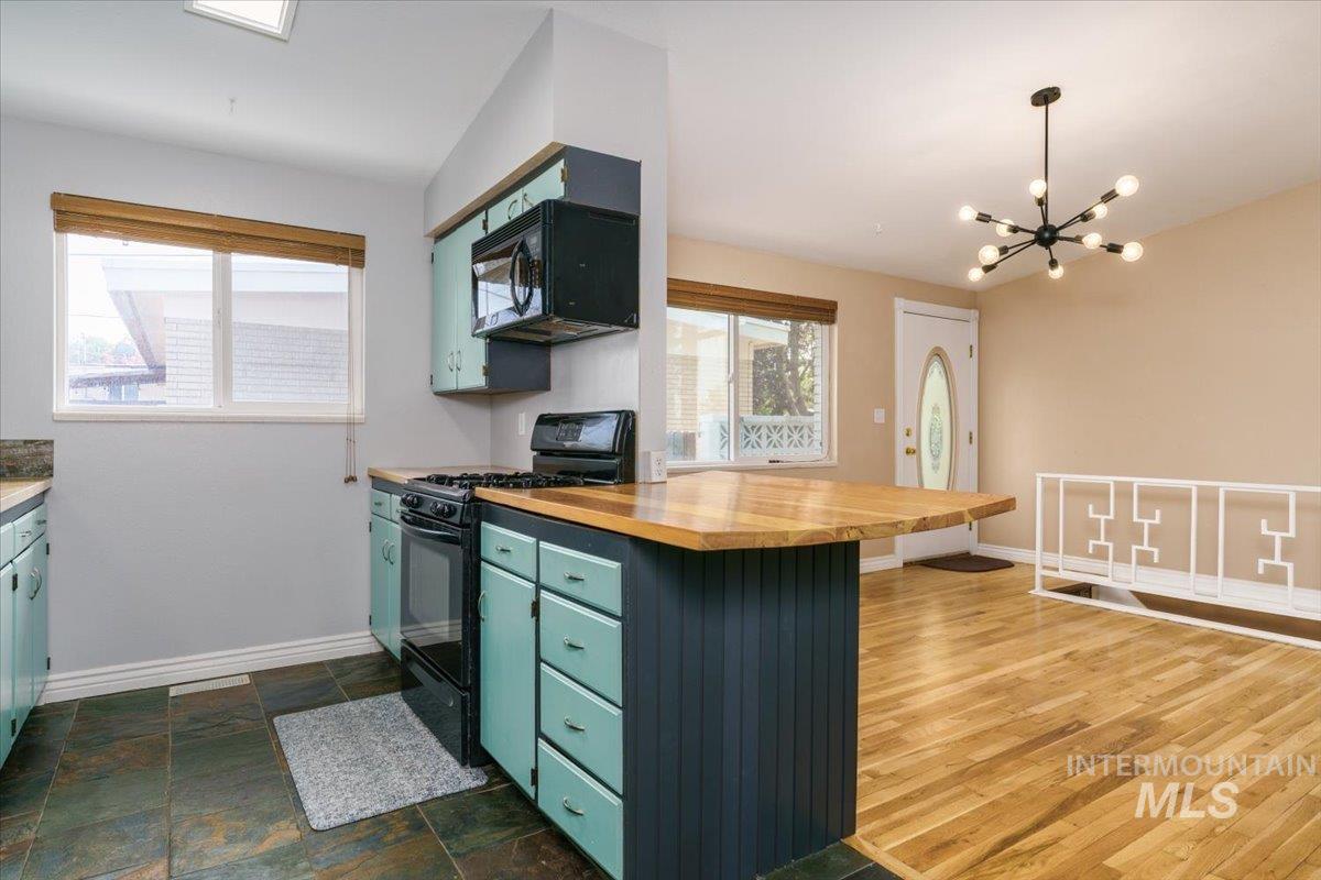 1398 Santa Anita Ave, Pocatello, Idaho 83201, 5 Bedrooms, 3 Bathrooms, Residential For Sale, Price $345,000,MLS 98996865