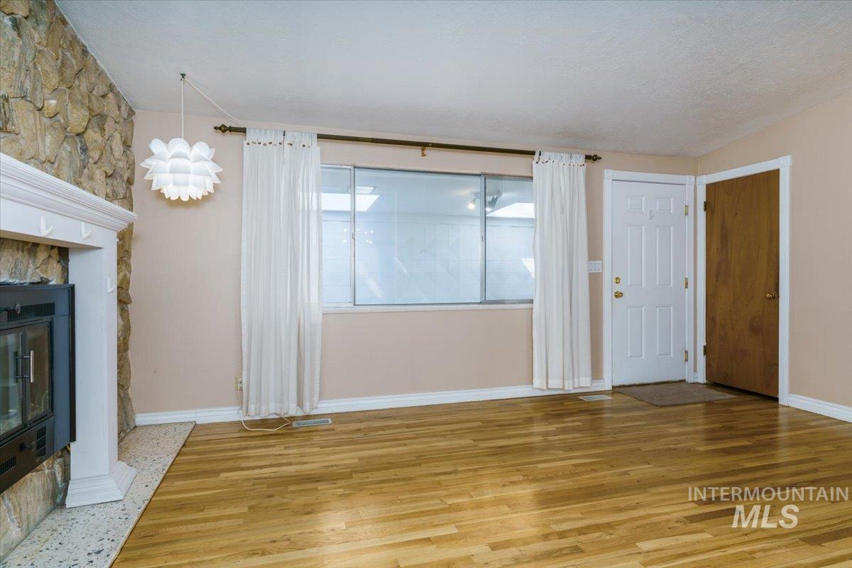 1398 Santa Anita Ave, Pocatello, Idaho 83201, 5 Bedrooms, 3 Bathrooms, Residential For Sale, Price $345,000,MLS 98996865