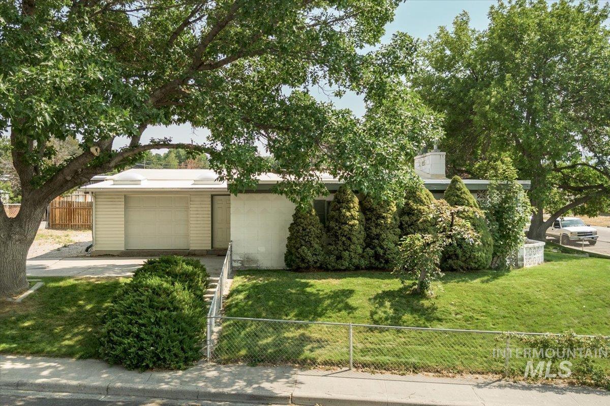 1398 Santa Anita Ave, Pocatello, Idaho 83201, 5 Bedrooms, 3 Bathrooms, Residential For Sale, Price $345,000,MLS 98996865