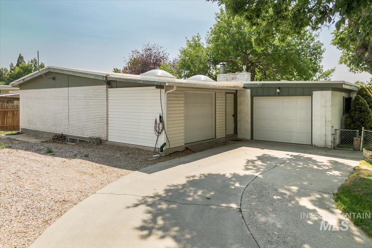 1398 Santa Anita Ave, Pocatello, Idaho 83201, 5 Bedrooms, 3 Bathrooms, Residential For Sale, Price $345,000,MLS 98996865