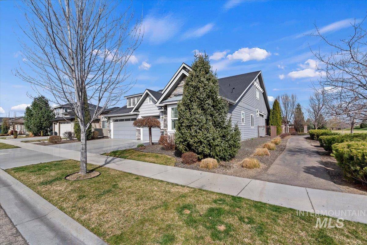 4074 W Bavaria St., Eagle, Idaho 83616, 3 Bedrooms, 2.5 Bathrooms, Residential For Sale, Price $899,900, 98996872