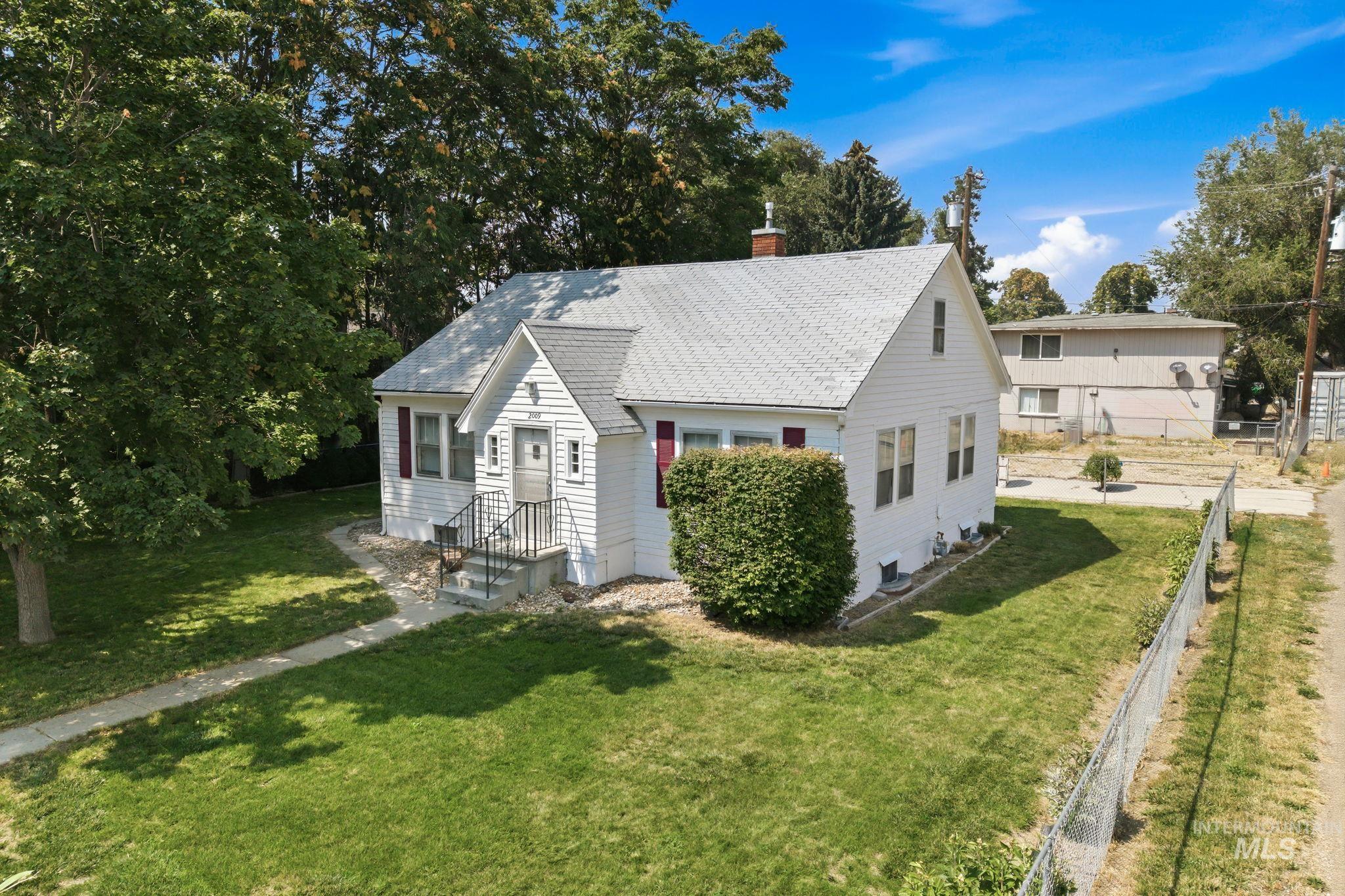 2009 E Linden Street, Caldwell, Idaho 83605, 3 Bedrooms, 1 Bathroom, Residential Income For Sale, Price $434,900,MLS 98996874