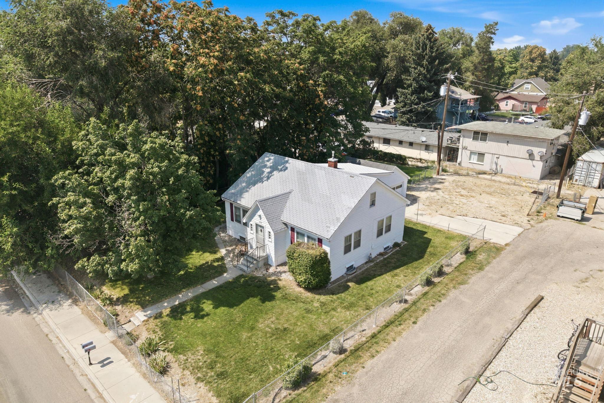 2009 E Linden Street, Caldwell, Idaho 83605, 3 Bedrooms, 1 Bathroom, Residential Income For Sale, Price $434,900,MLS 98996874