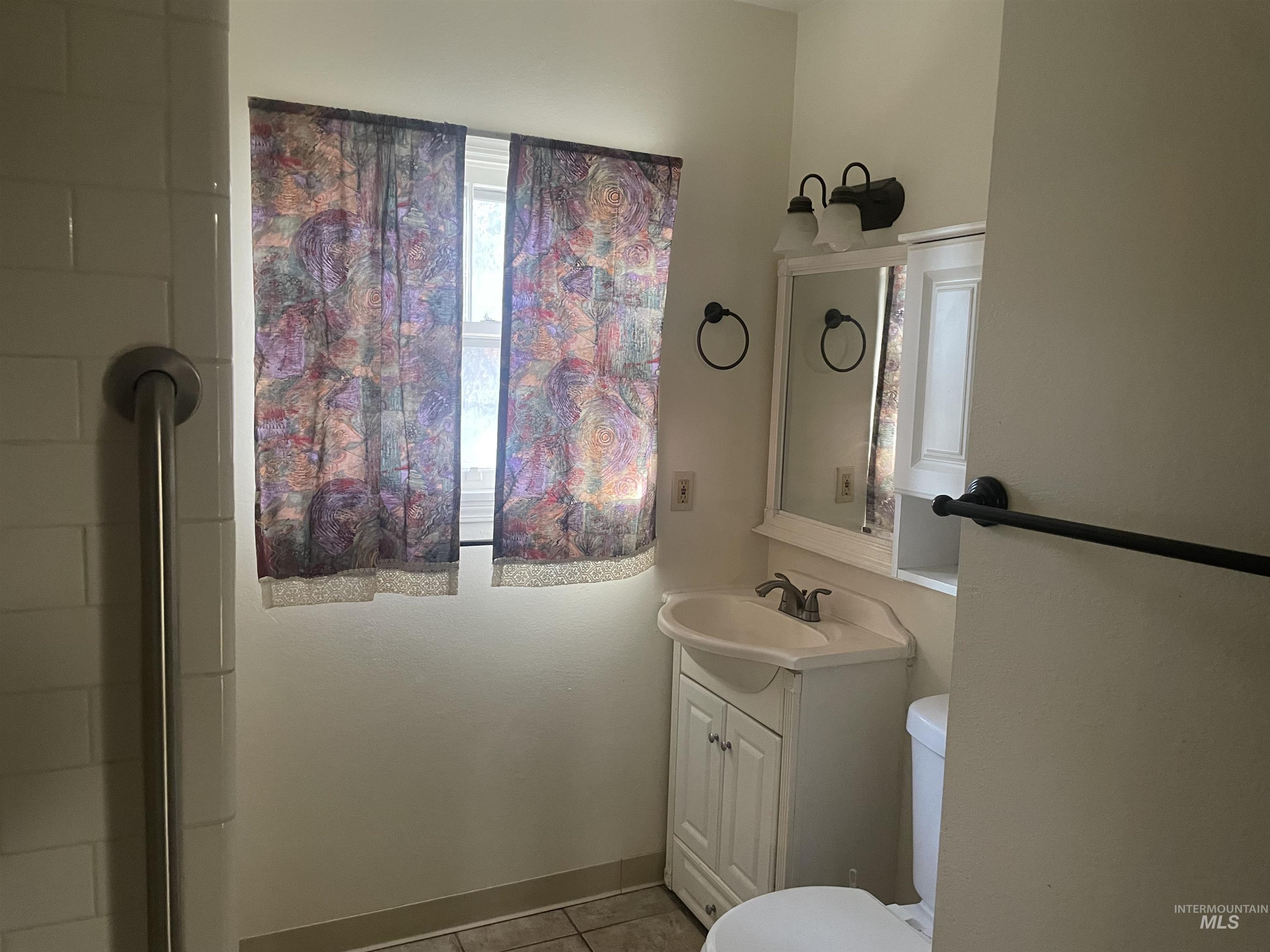 2009 E Linden Street, Caldwell, Idaho 83605, 3 Bedrooms, 1 Bathroom, Residential Income For Sale, Price $434,900,MLS 98996874