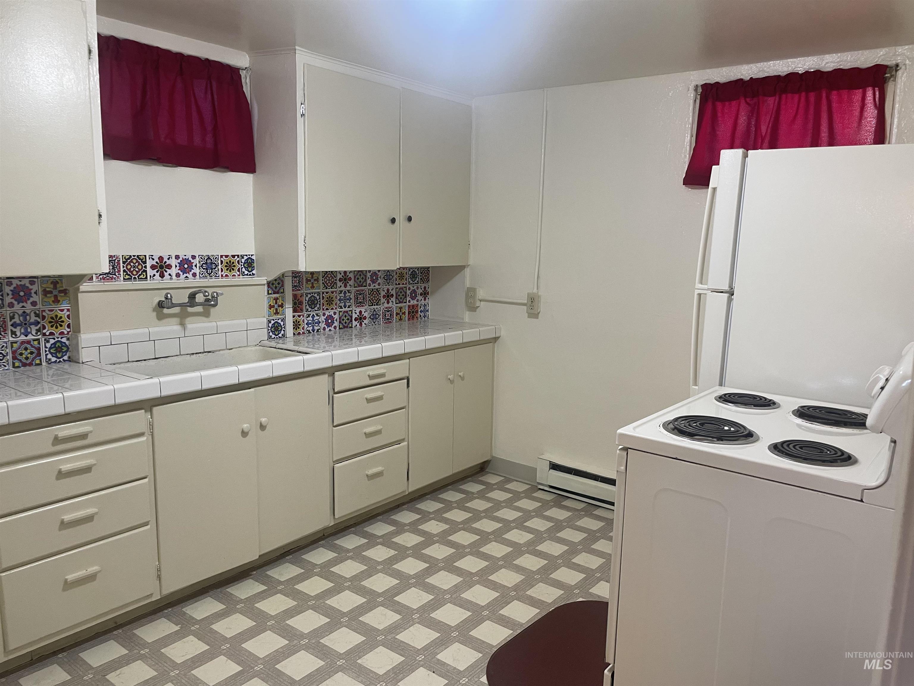 2009 E Linden Street, Caldwell, Idaho 83605, 3 Bedrooms, 1 Bathroom, Residential Income For Sale, Price $434,900,MLS 98996874