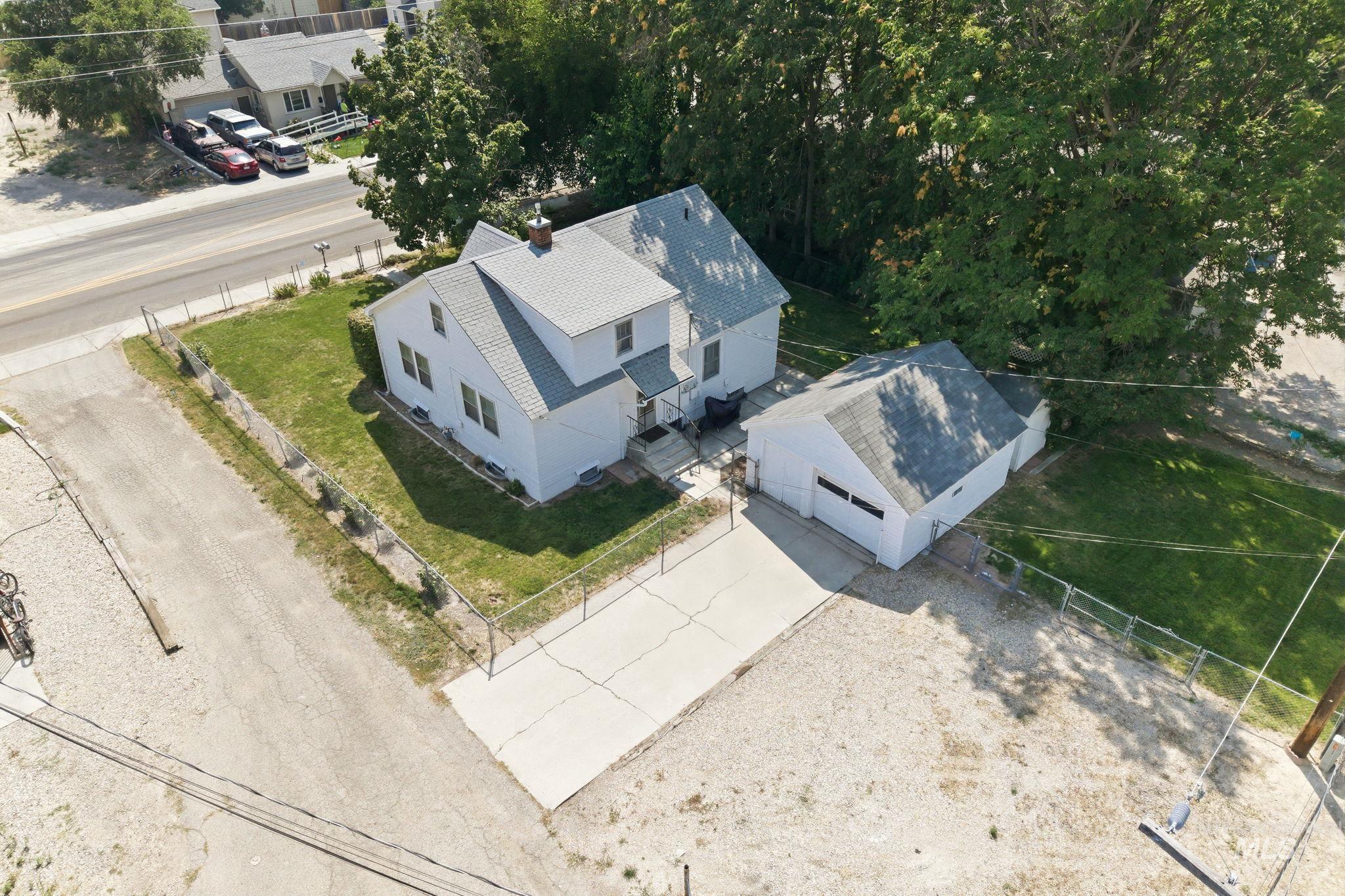 2009 E Linden Street, Caldwell, Idaho 83605, 3 Bedrooms, 1 Bathroom, Residential Income For Sale, Price $434,900,MLS 98996874