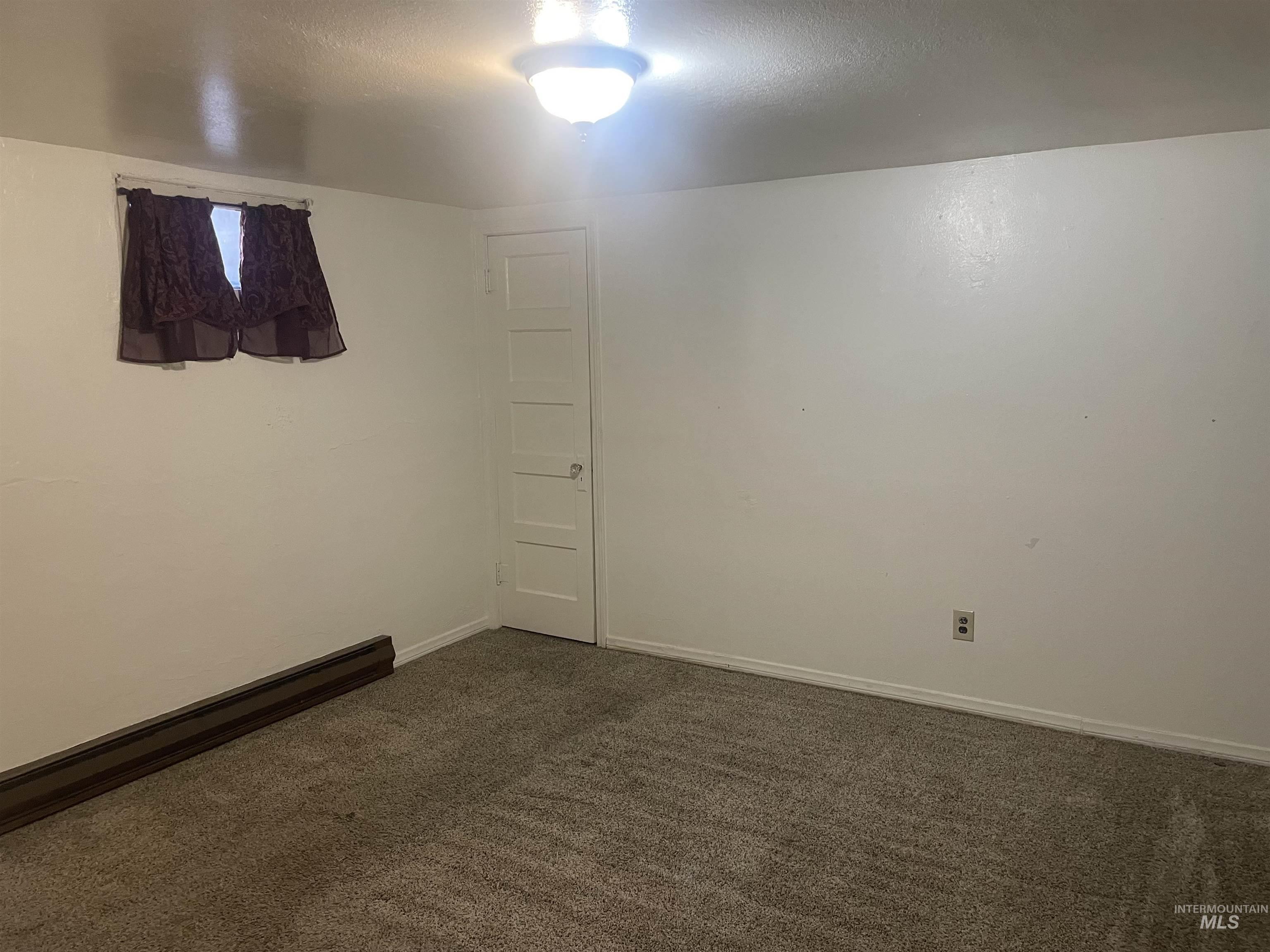 2009 E Linden Street, Caldwell, Idaho 83605, 3 Bedrooms, 1 Bathroom, Residential Income For Sale, Price $434,900,MLS 98996874