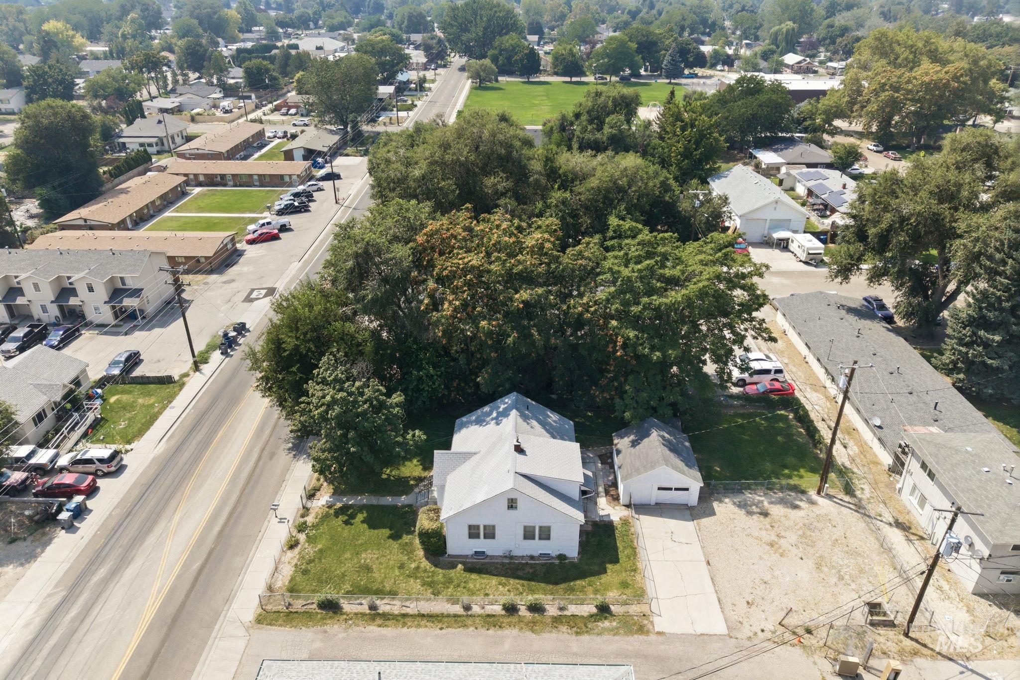 2009 E Linden Street, Caldwell, Idaho 83605, 3 Bedrooms, 1 Bathroom, Residential Income For Sale, Price $434,900,MLS 98996874