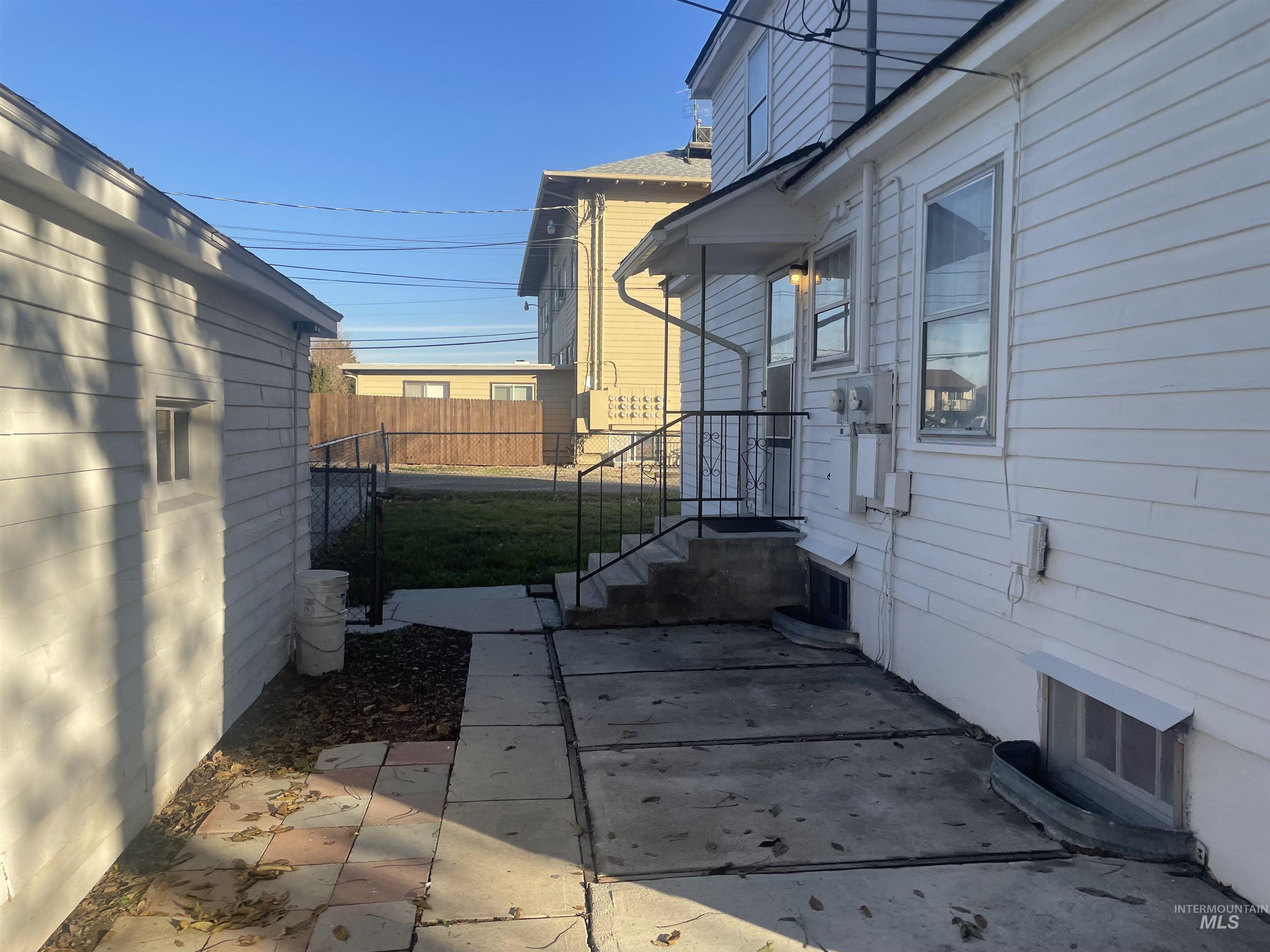 2009 E Linden Street, Caldwell, Idaho 83605, 3 Bedrooms, 1 Bathroom, Residential Income For Sale, Price $434,900,MLS 98996874