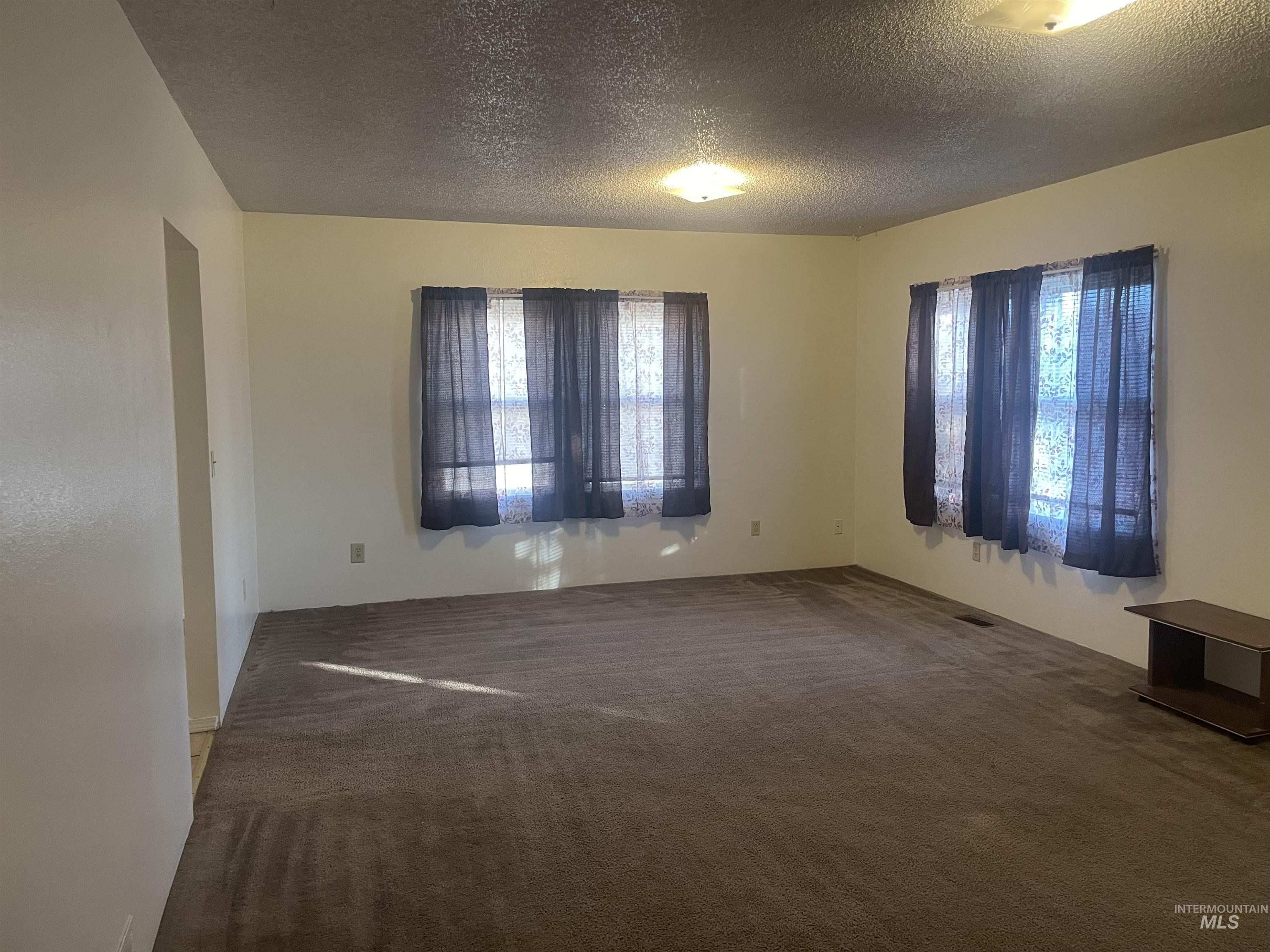 2009 E Linden Street, Caldwell, Idaho 83605, 3 Bedrooms, 1 Bathroom, Residential Income For Sale, Price $434,900,MLS 98996874