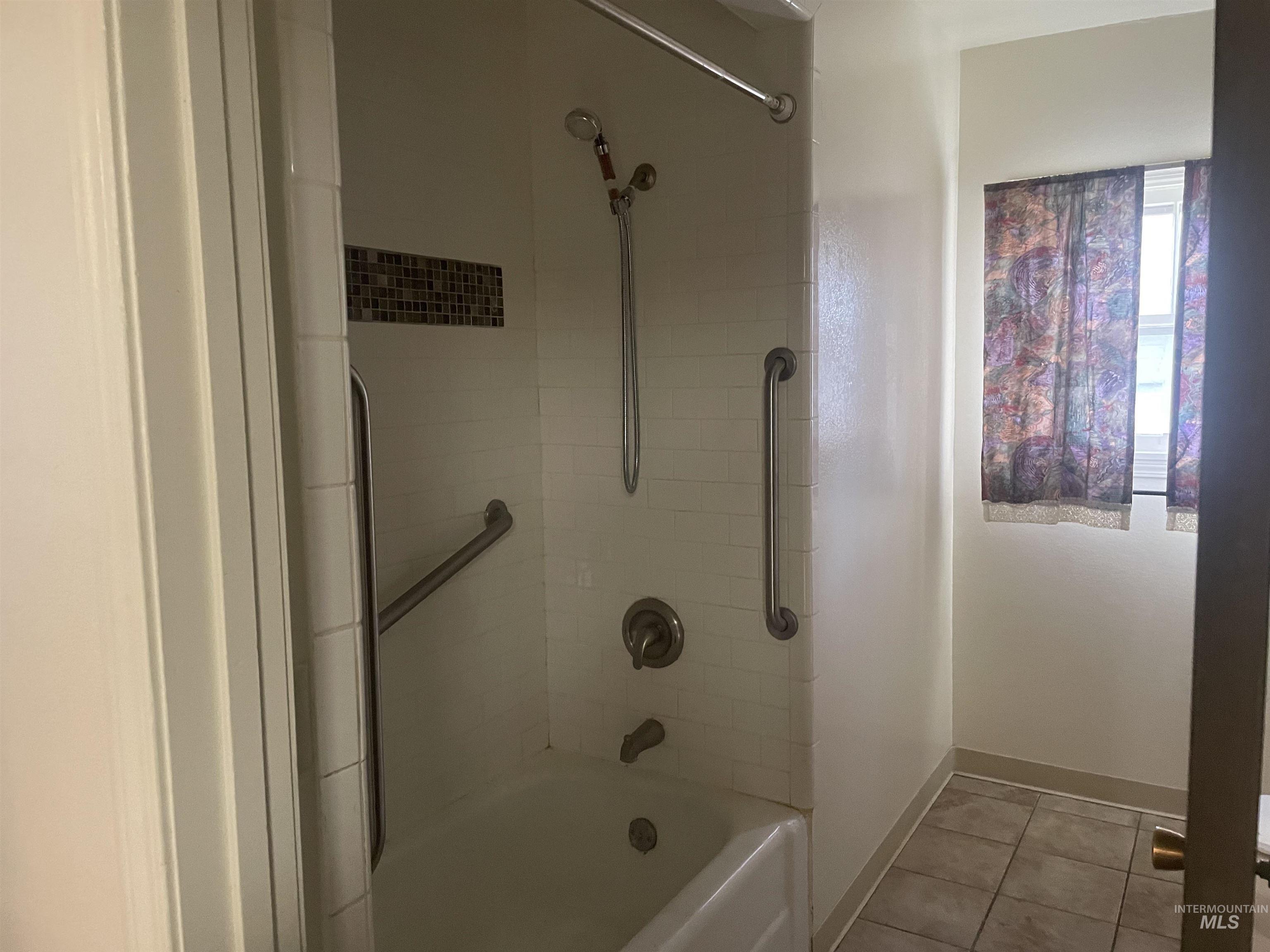 2009 E Linden Street, Caldwell, Idaho 83605, 3 Bedrooms, 1 Bathroom, Residential Income For Sale, Price $434,900,MLS 98996874