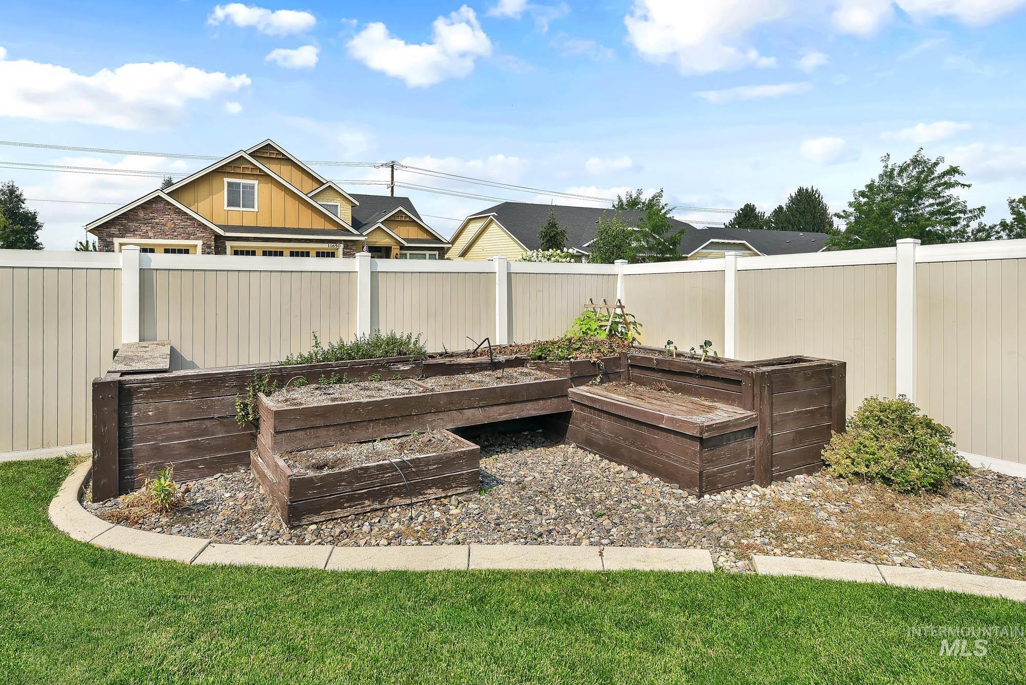 13470 S Stockbridge Way, Nampa, Idaho 83687, 4 Bedrooms, 2 Bathrooms, Residential For Sale, Price $575,000,MLS 98996878