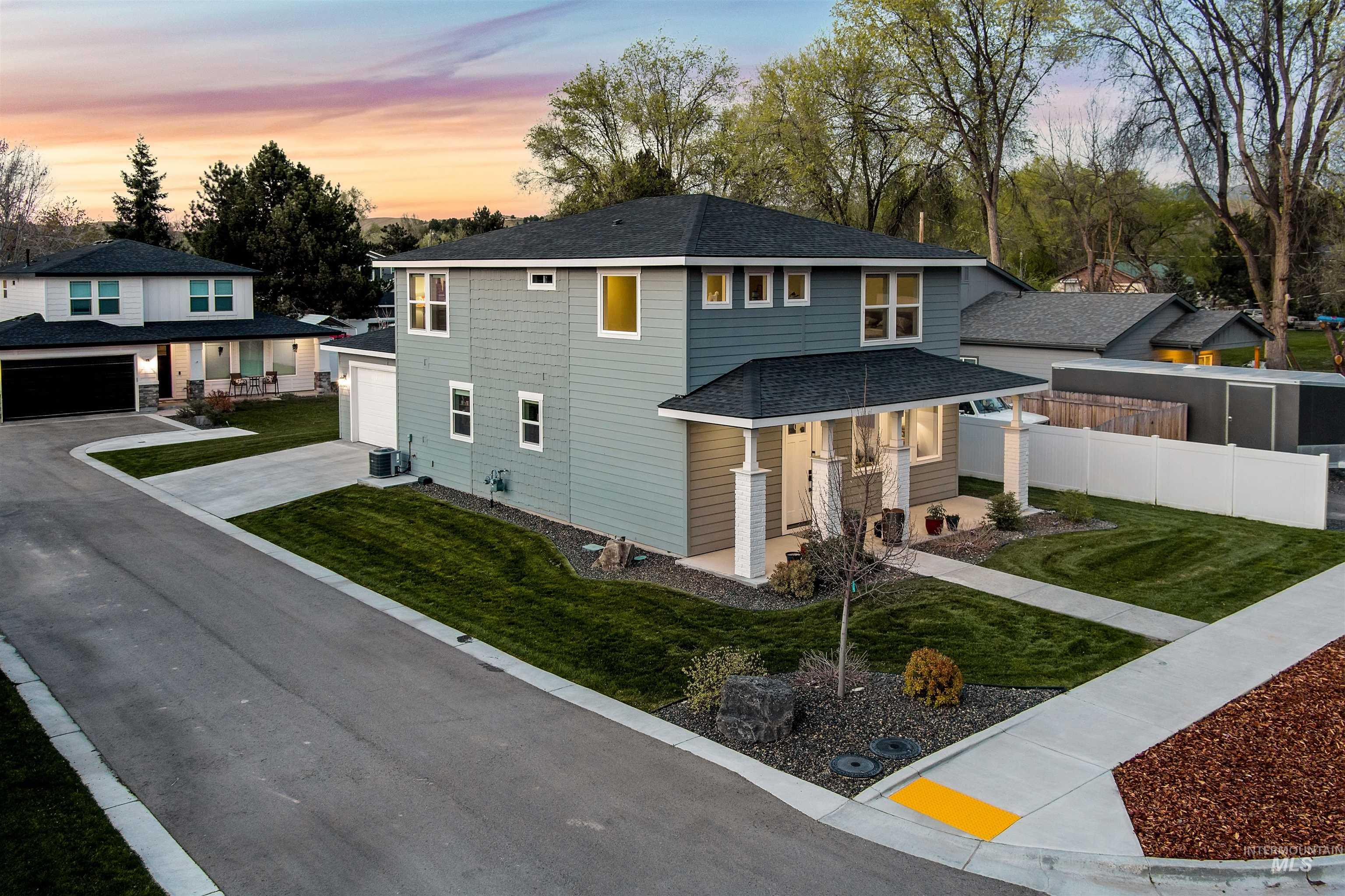 10386 W Shields Ave, Boise, Idaho 83714, 3 Bedrooms, 2.5 Bathrooms, Residential For Sale, Price $568,800,MLS 98996879