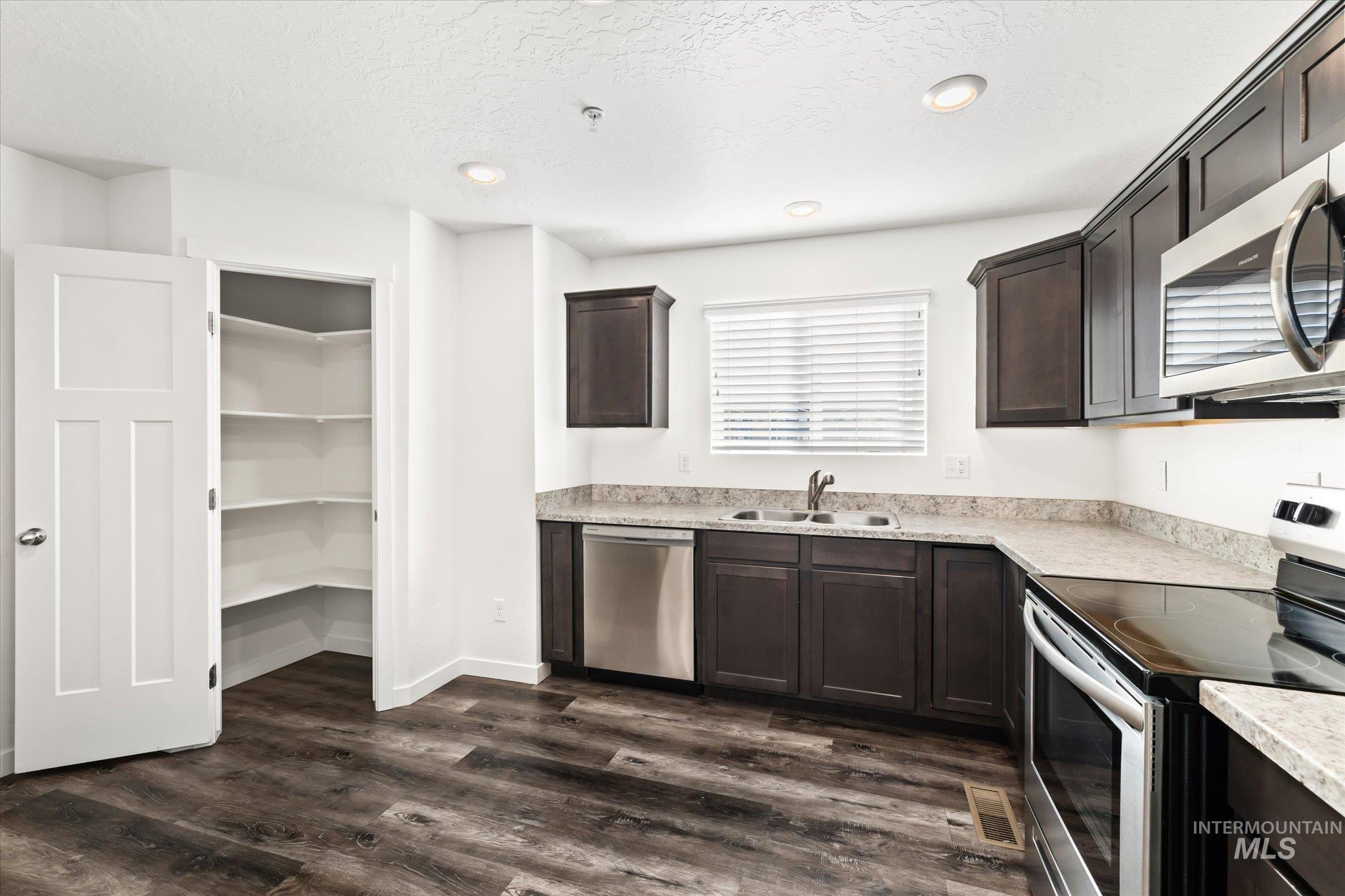 3710 N Centerpointe Way, Meridian, Idaho 83646, 2 Bedrooms, 2 Bathrooms, Residential Income For Sale, Price $1,250,000,MLS 98996880