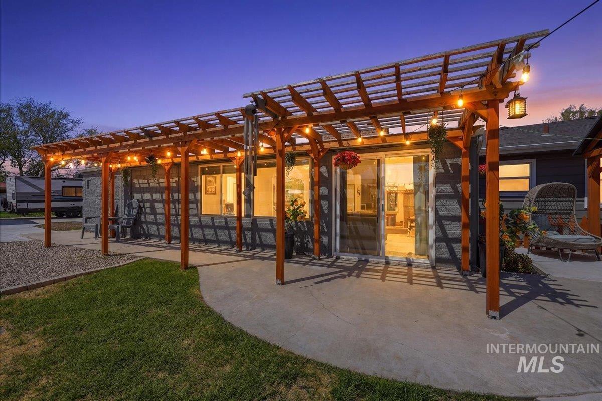112 Albert St, Caldwell, Idaho 83605, 5 Bedrooms, 3 Bathrooms, Residential For Sale, Price $699,000, 98996883