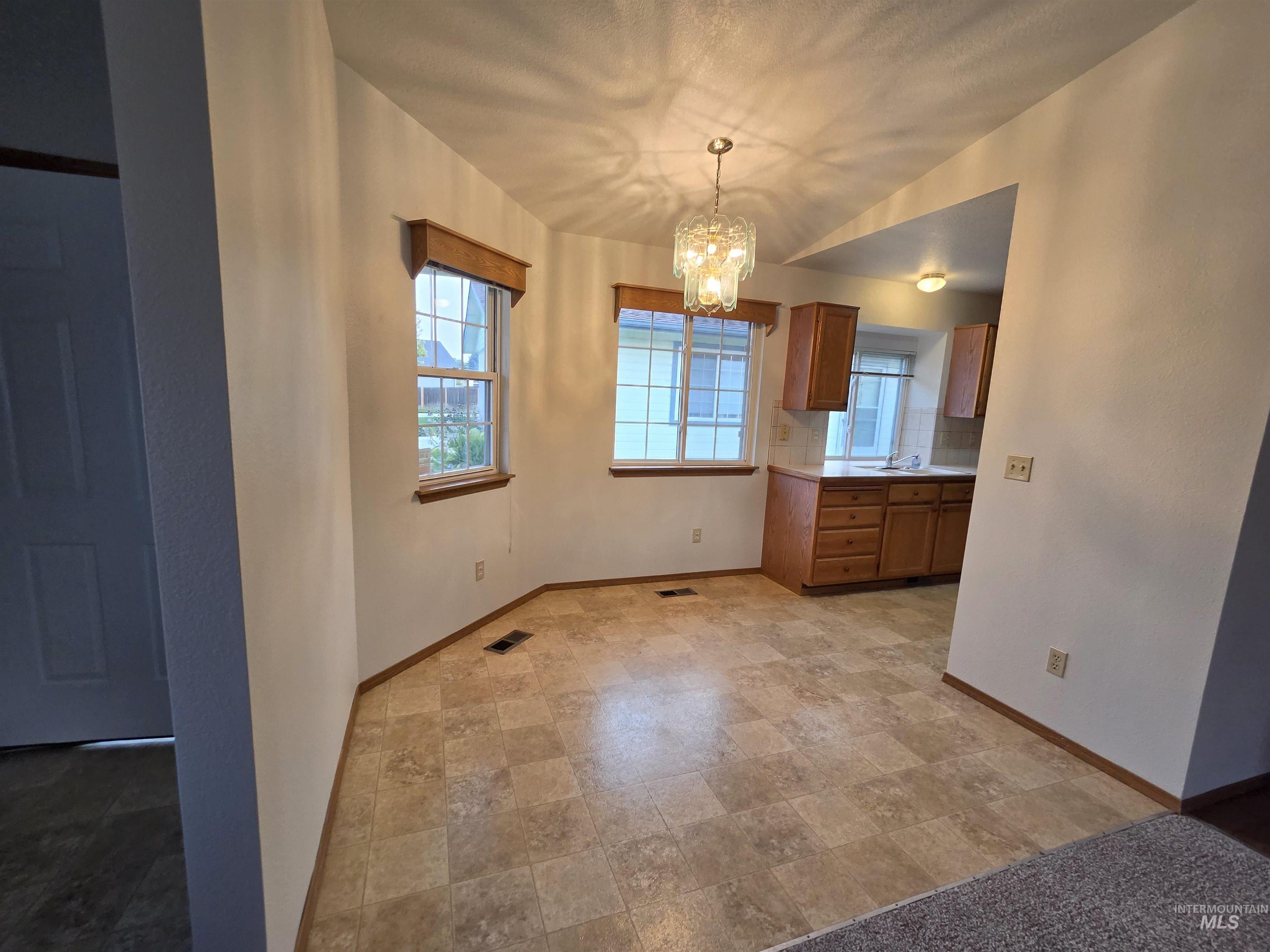 1100 Burnett, Nampa, Idaho 83651, 2 Bedrooms, 2 Bathrooms, Residential For Sale, Price $250,000,MLS 98996884