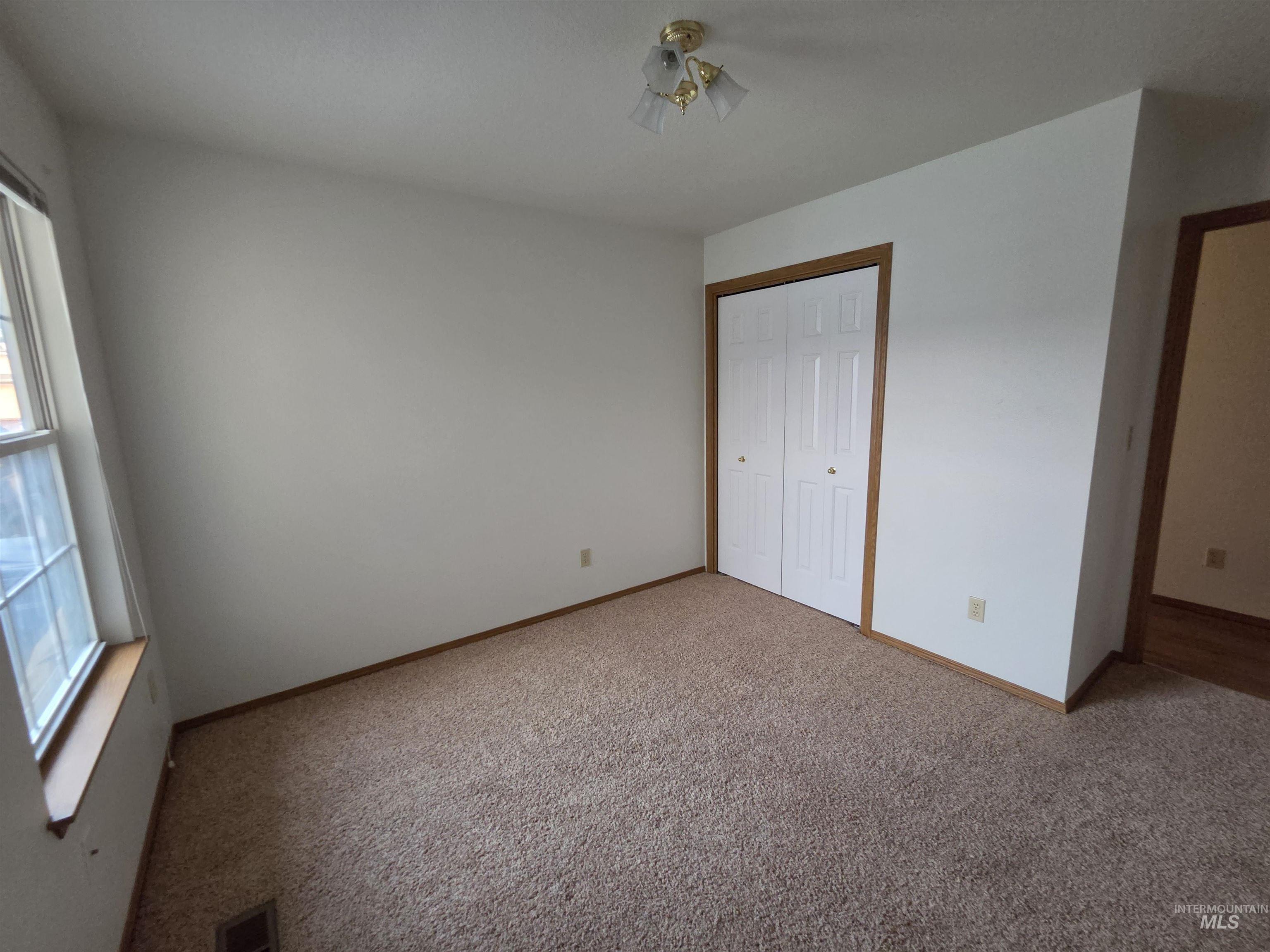 1100 Burnett, Nampa, Idaho 83651, 2 Bedrooms, 2 Bathrooms, Residential For Sale, Price $250,000,MLS 98996884