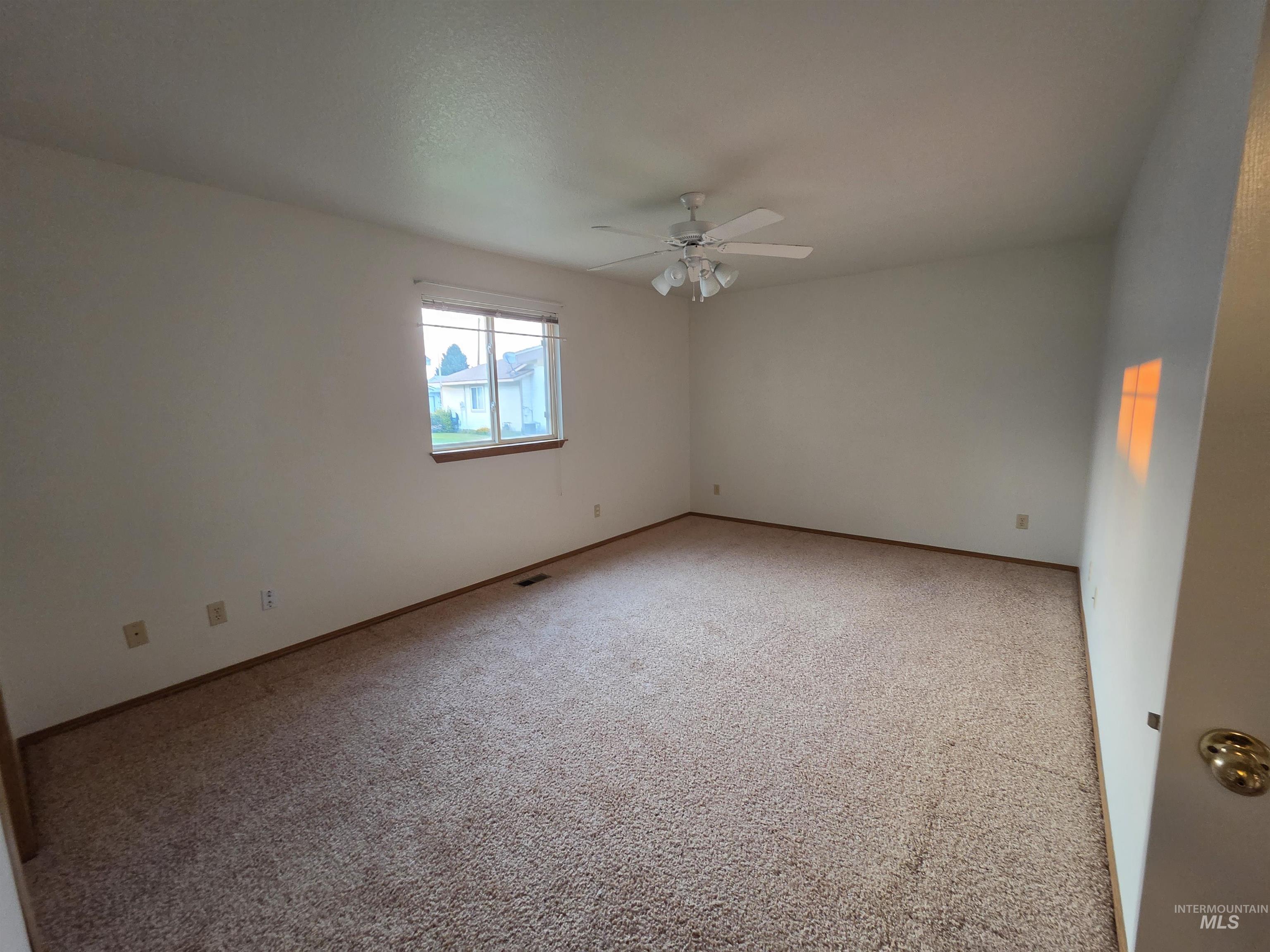 1100 Burnett, Nampa, Idaho 83651, 2 Bedrooms, 2 Bathrooms, Residential For Sale, Price $250,000,MLS 98996884
