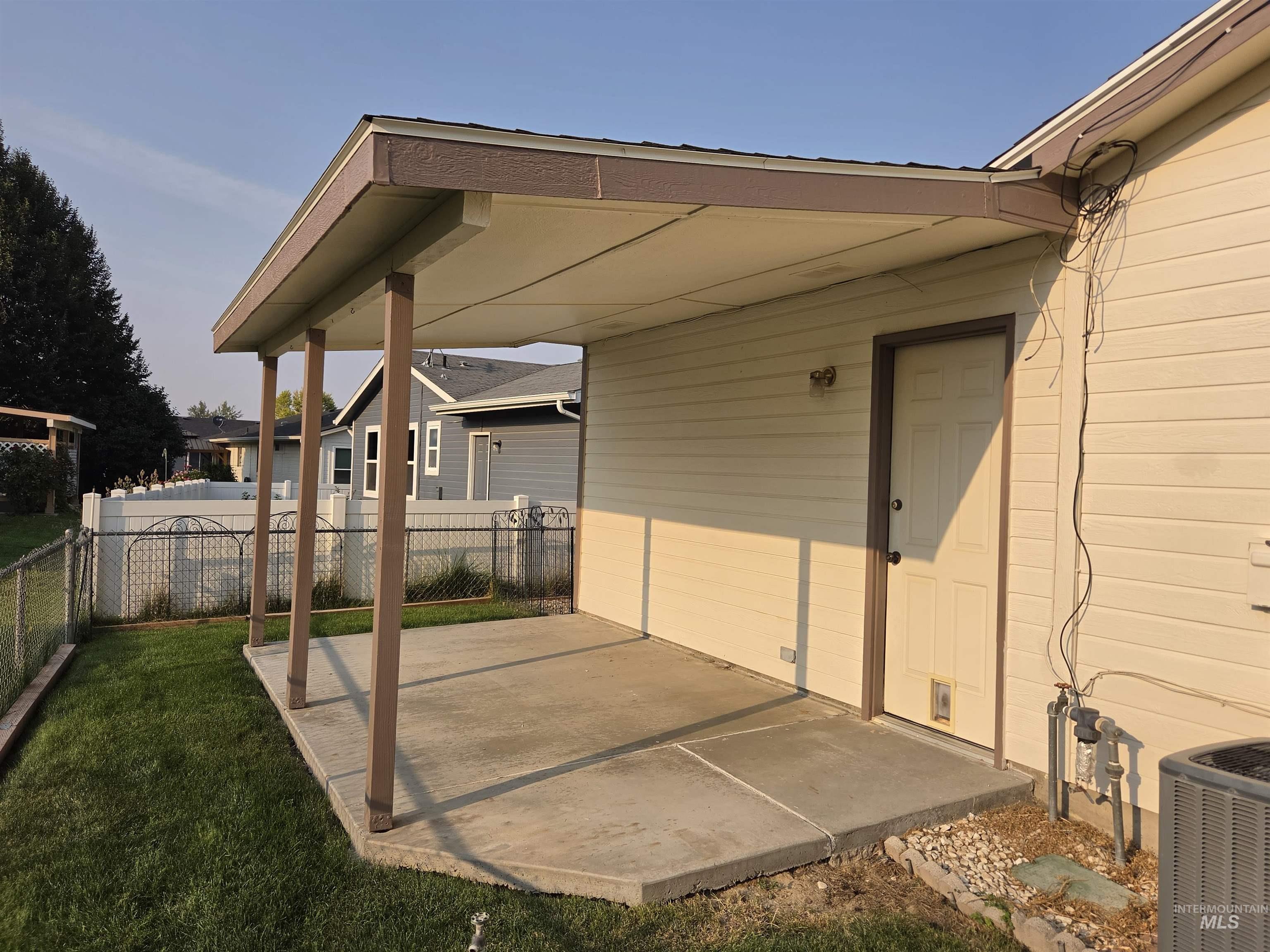 1100 Burnett, Nampa, Idaho 83651, 2 Bedrooms, 2 Bathrooms, Residential For Sale, Price $250,000,MLS 98996884