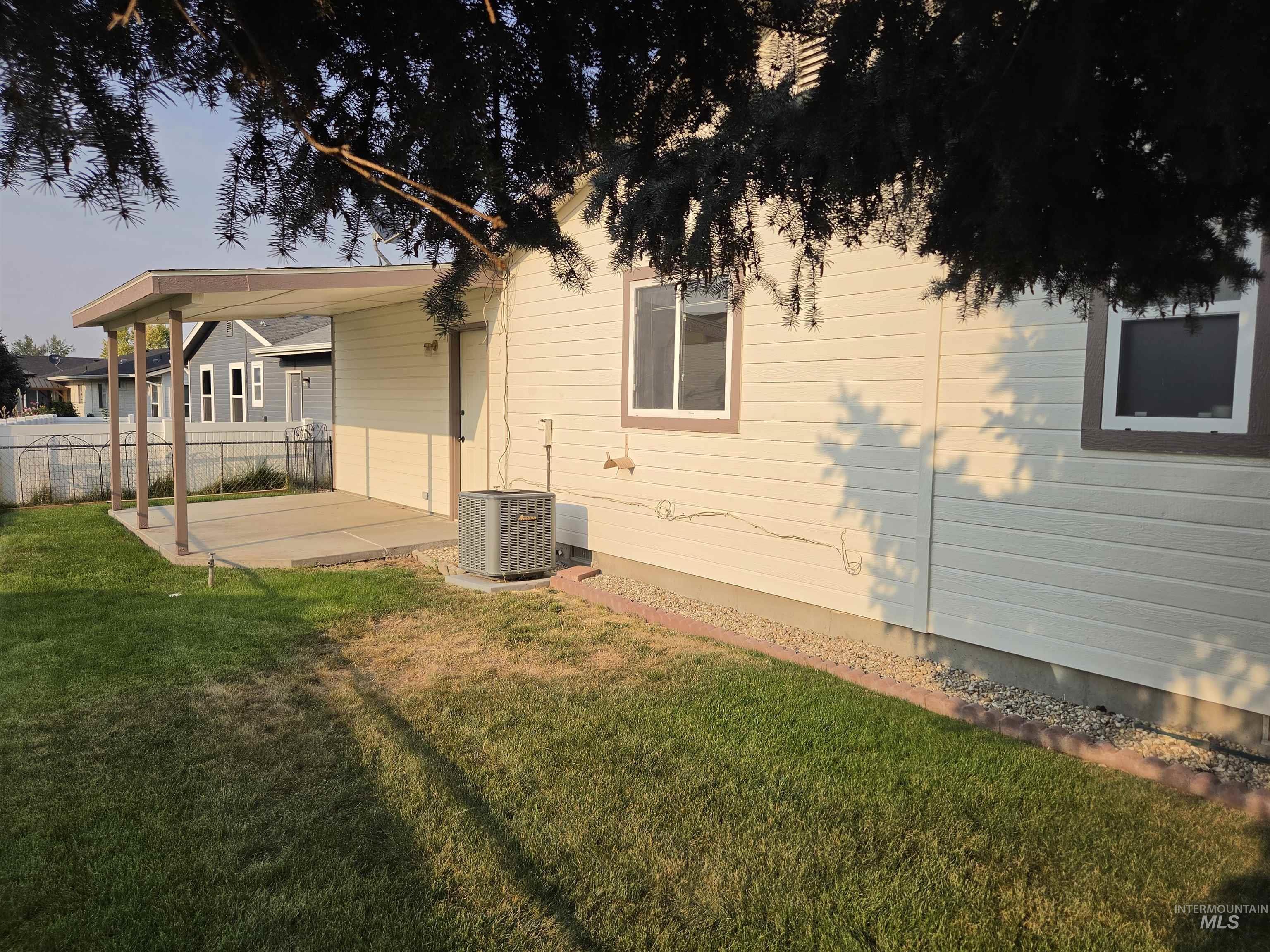 1100 Burnett, Nampa, Idaho 83651, 2 Bedrooms, 2 Bathrooms, Residential For Sale, Price $250,000,MLS 98996884