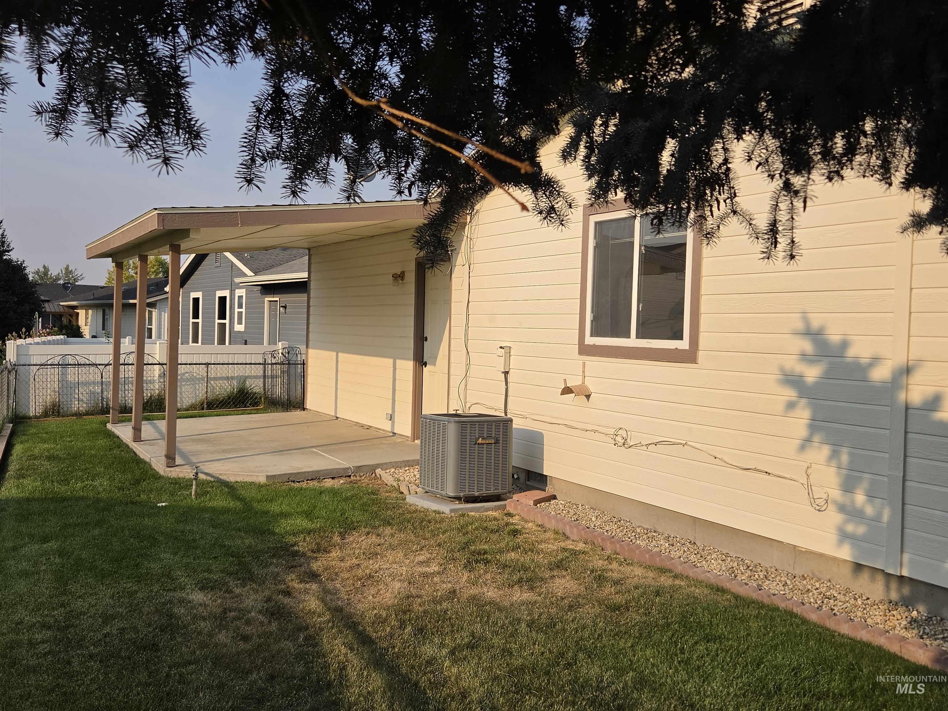 1100 Burnett, Nampa, Idaho 83651, 2 Bedrooms, 2 Bathrooms, Residential For Sale, Price $250,000,MLS 98996884
