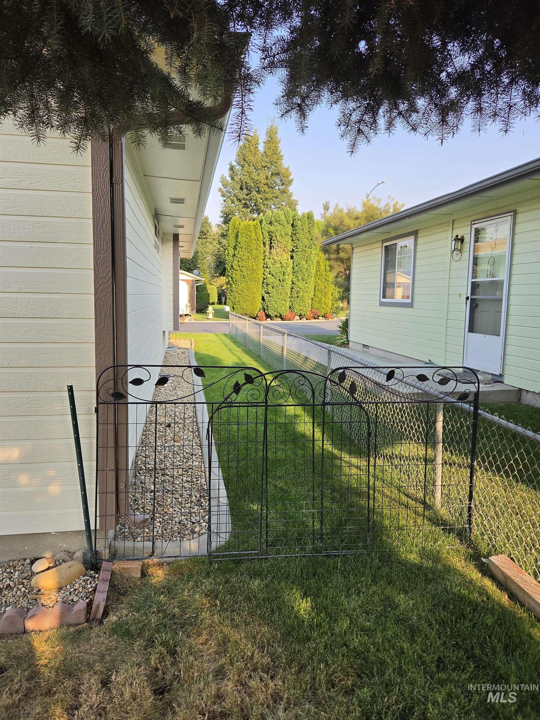 1100 Burnett, Nampa, Idaho 83651, 2 Bedrooms, 2 Bathrooms, Residential For Sale, Price $250,000,MLS 98996884