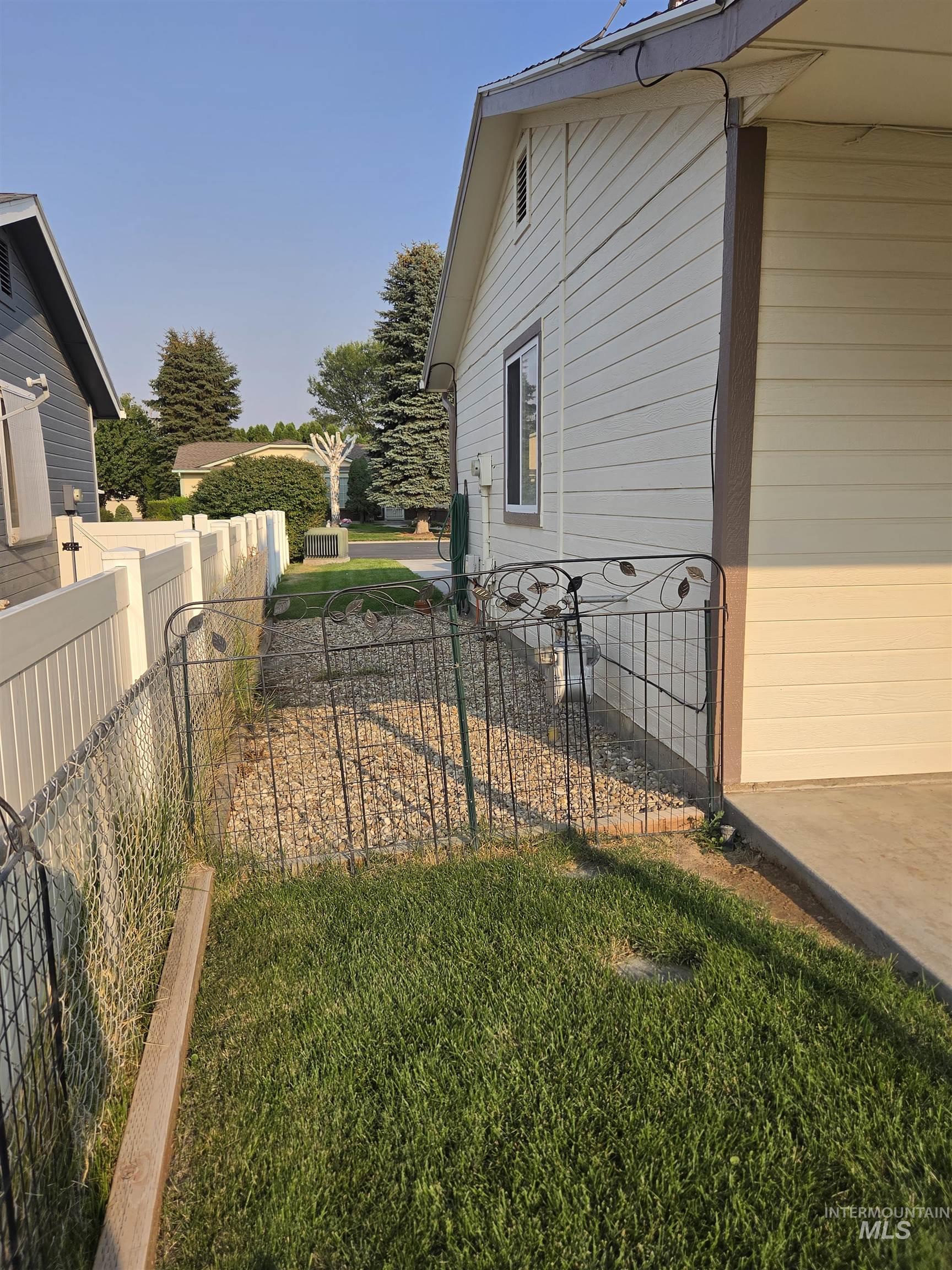 1100 Burnett, Nampa, Idaho 83651, 2 Bedrooms, 2 Bathrooms, Residential For Sale, Price $250,000,MLS 98996884