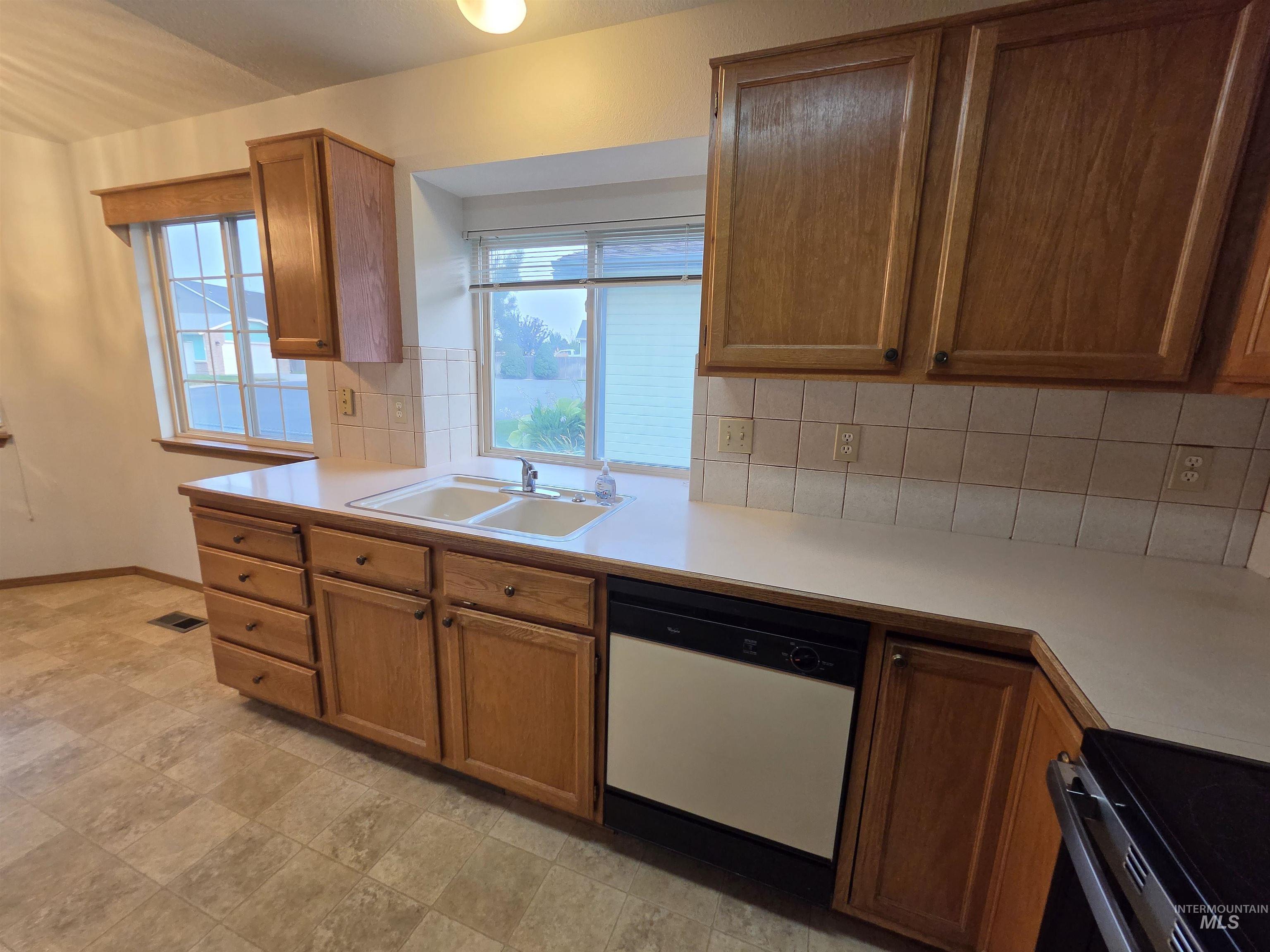1100 Burnett, Nampa, Idaho 83651, 2 Bedrooms, 2 Bathrooms, Residential For Sale, Price $250,000,MLS 98996884