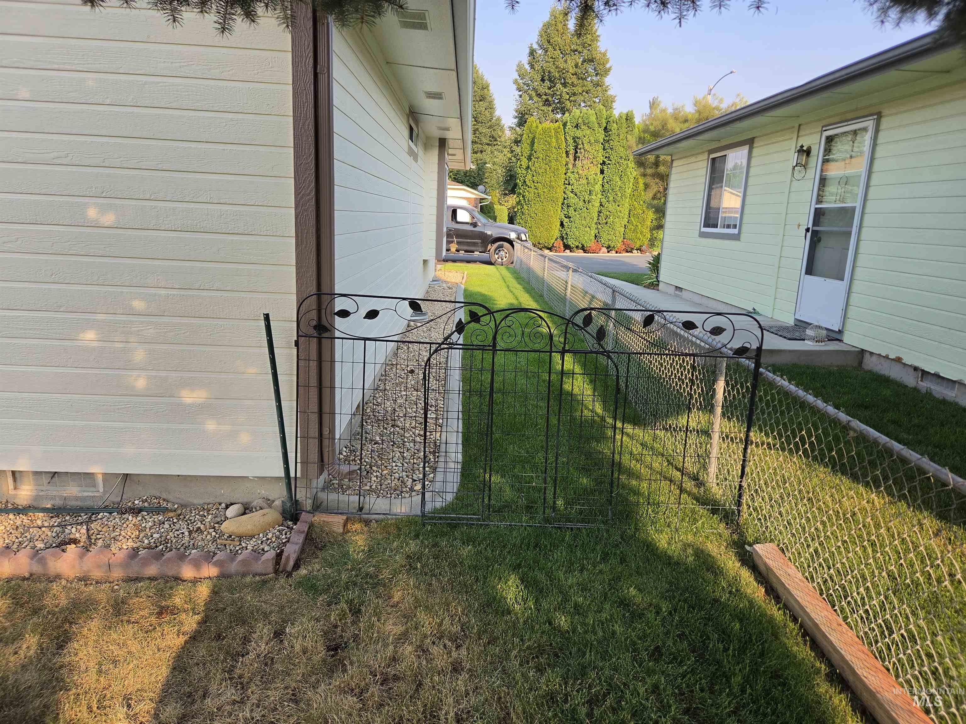 1100 Burnett, Nampa, Idaho 83651, 2 Bedrooms, 2 Bathrooms, Residential For Sale, Price $250,000,MLS 98996884