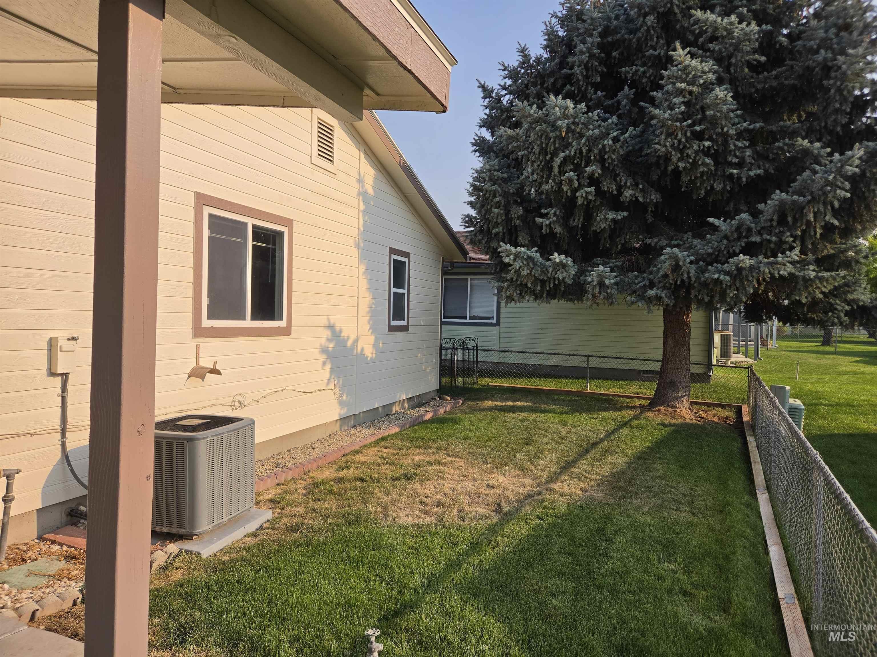 1100 Burnett, Nampa, Idaho 83651, 2 Bedrooms, 2 Bathrooms, Residential For Sale, Price $250,000,MLS 98996884