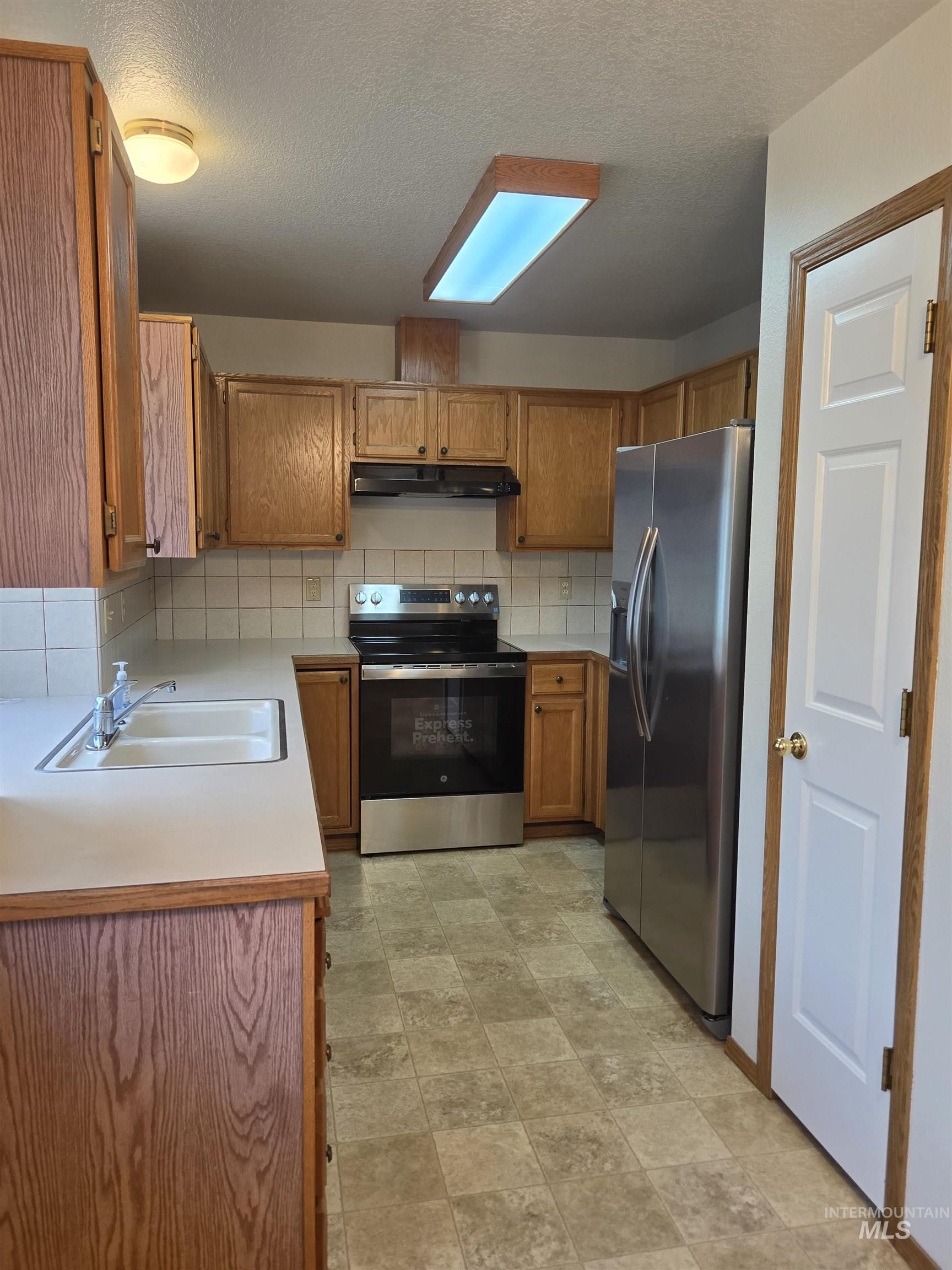 1100 Burnett, Nampa, Idaho 83651, 2 Bedrooms, 2 Bathrooms, Residential For Sale, Price $250,000,MLS 98996884