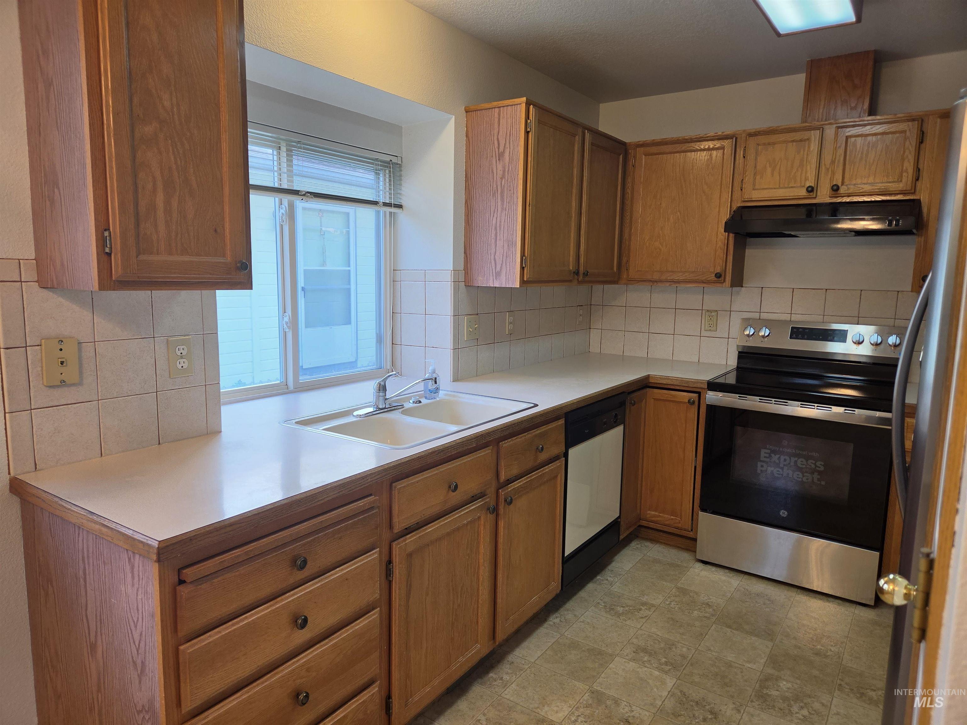 1100 Burnett, Nampa, Idaho 83651, 2 Bedrooms, 2 Bathrooms, Residential For Sale, Price $250,000,MLS 98996884