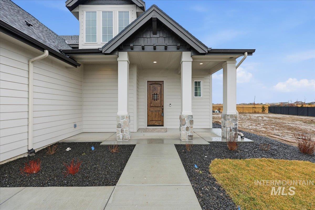 7800 W Flathead Lake St, Eagle, Idaho 83616, 4 Bedrooms, 2.5 Bathrooms, Residential For Sale, Price $897,900, 98996889