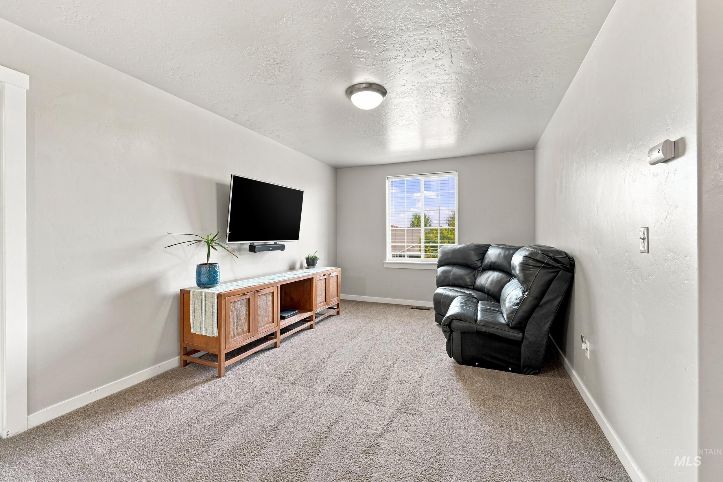 725 E Ionia Dr, Meridian, Idaho 83642, 5 Bedrooms, 2.5 Bathrooms, Residential For Sale, Price $614,900, 98996890