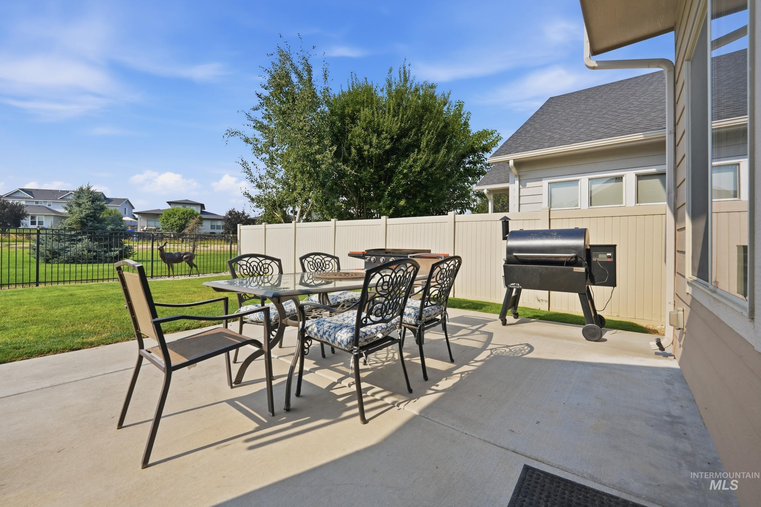 725 E Ionia Dr, Meridian, Idaho 83642, 5 Bedrooms, 2.5 Bathrooms, Residential For Sale, Price $614,900, 98996890