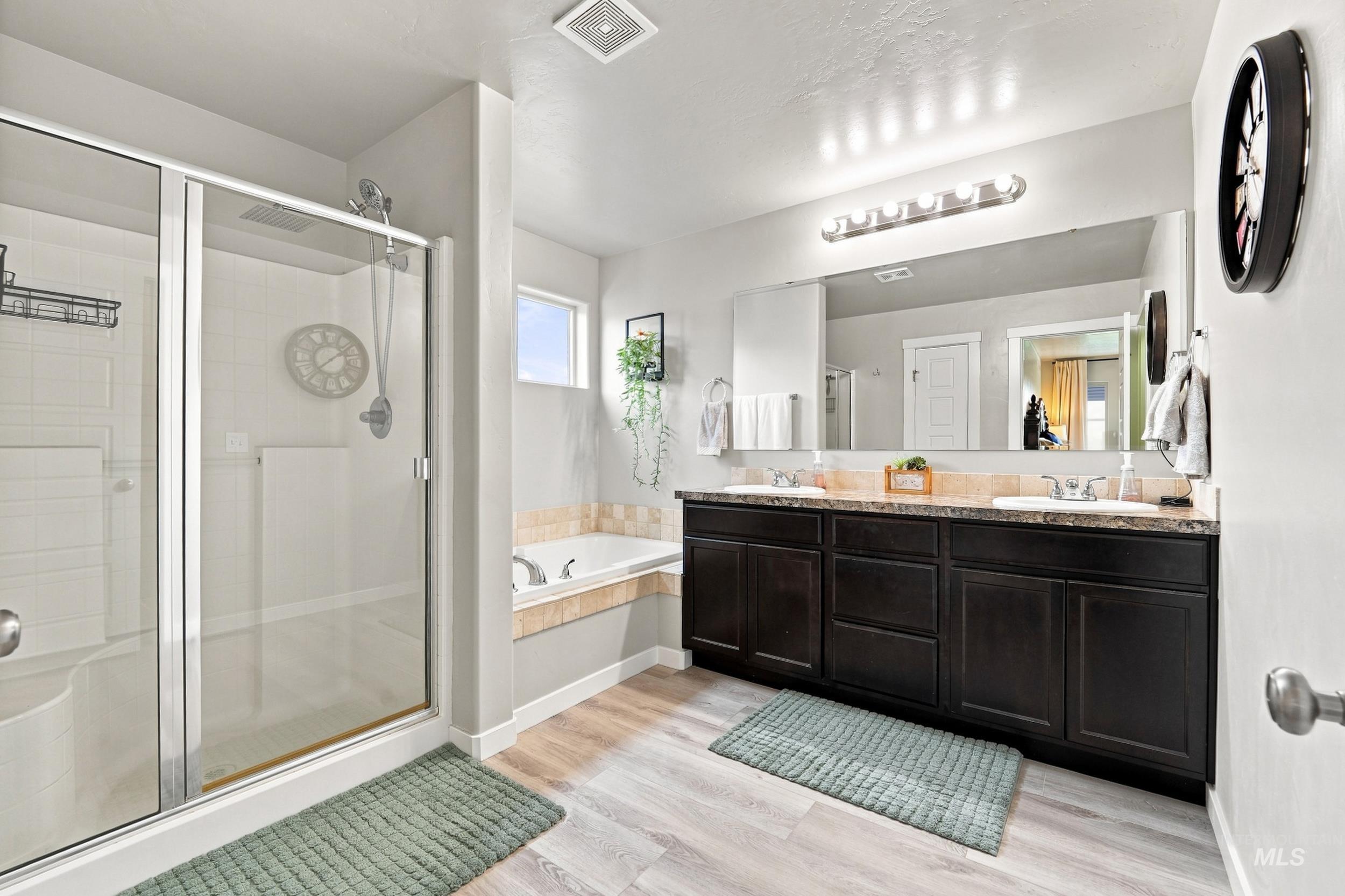 725 E Ionia Dr, Meridian, Idaho 83642, 5 Bedrooms, 2.5 Bathrooms, Residential For Sale, Price $614,900, 98996890