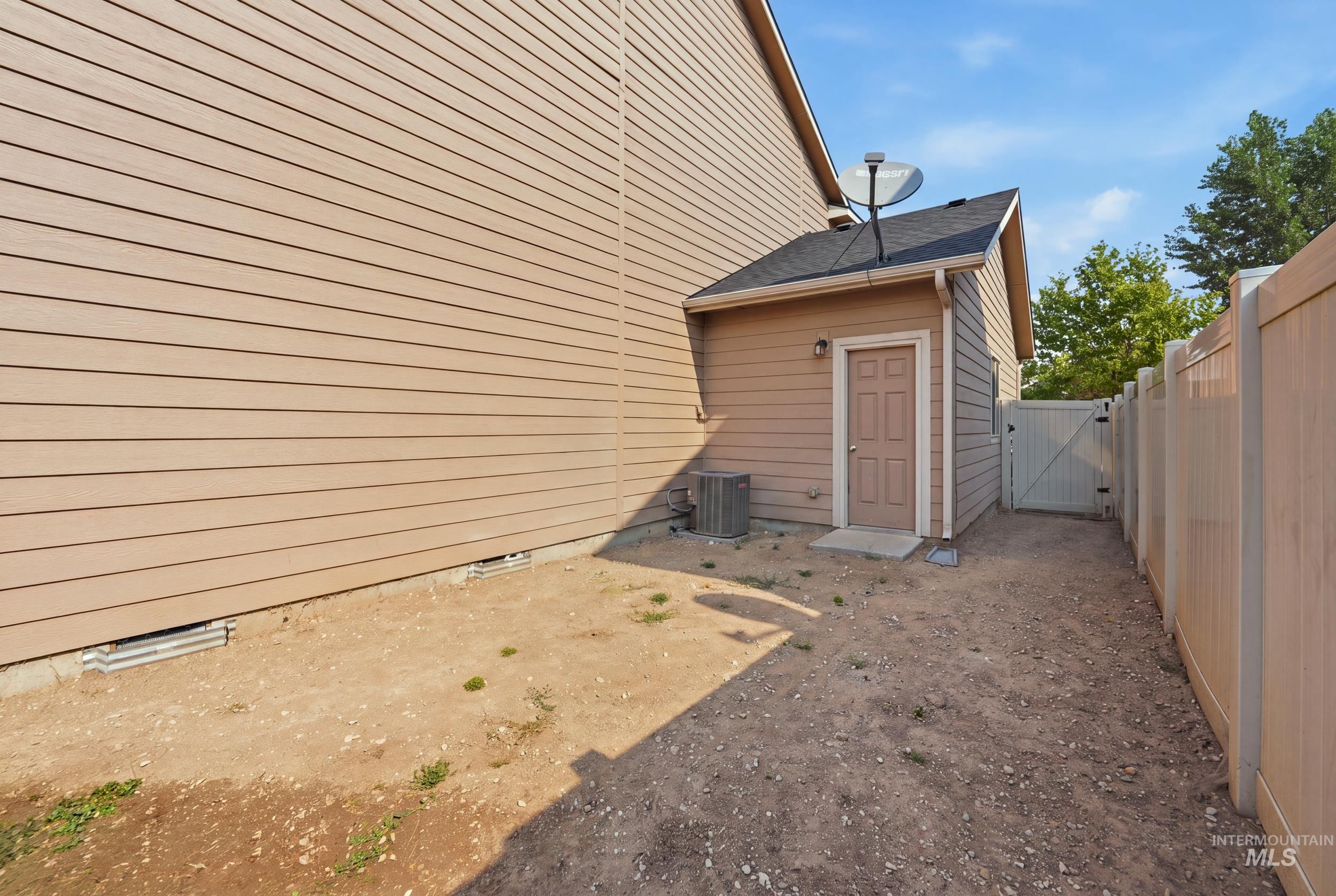725 E Ionia Dr, Meridian, Idaho 83642, 5 Bedrooms, 2.5 Bathrooms, Residential For Sale, Price $614,900, 98996890